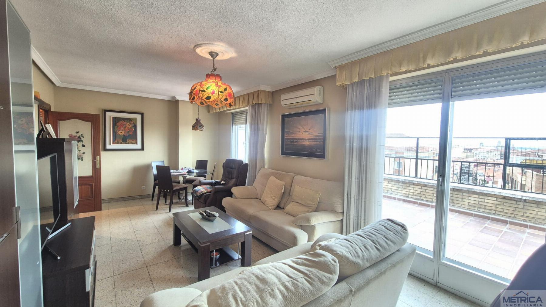 For sale of penthouse in Salamanca