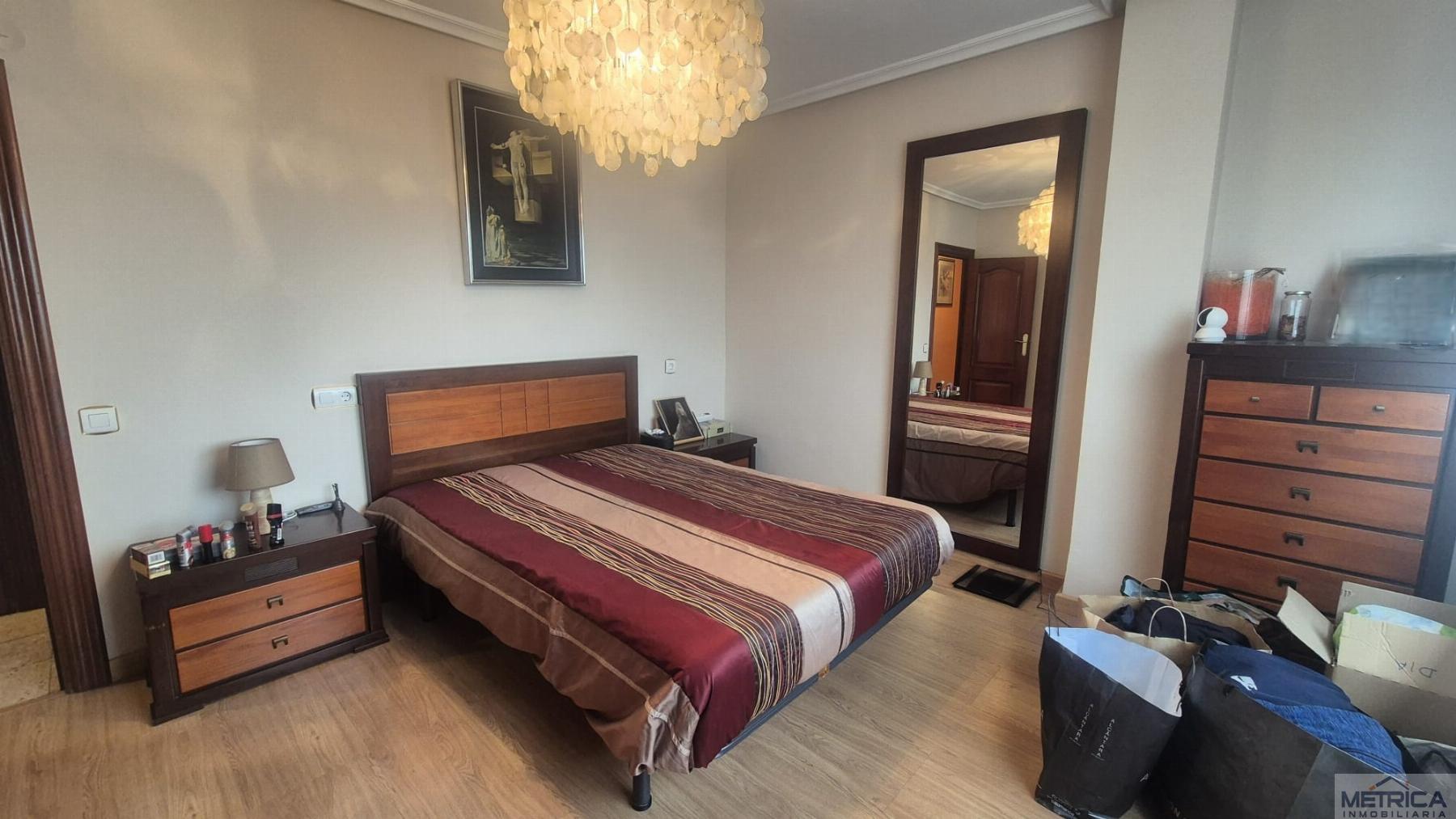For sale of penthouse in Salamanca