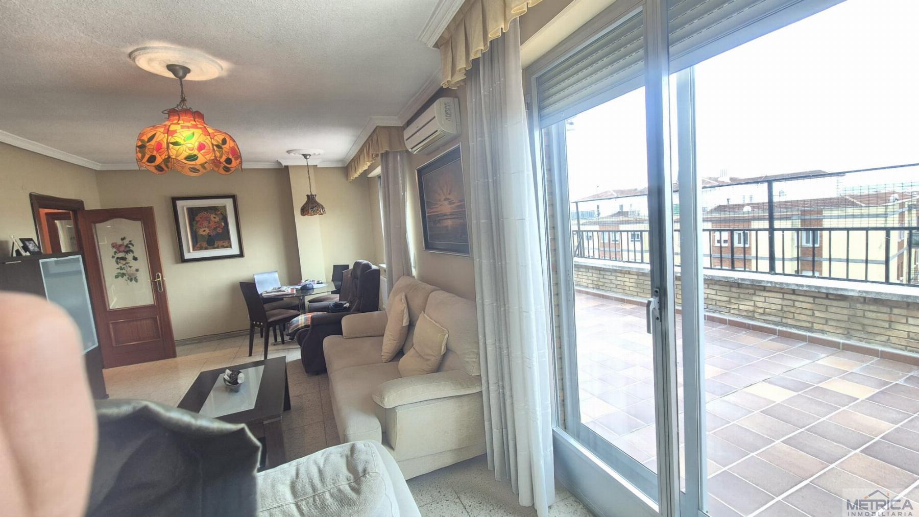 For sale of penthouse in Salamanca