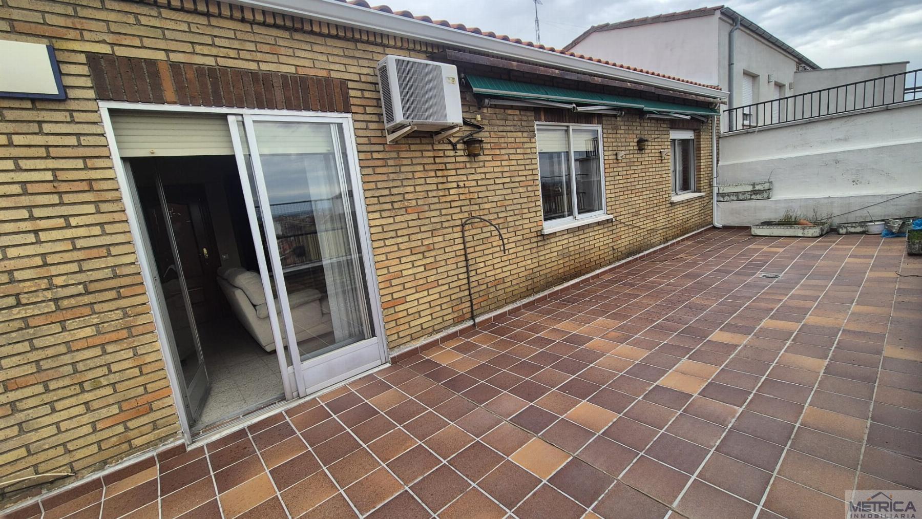 For sale of penthouse in Salamanca