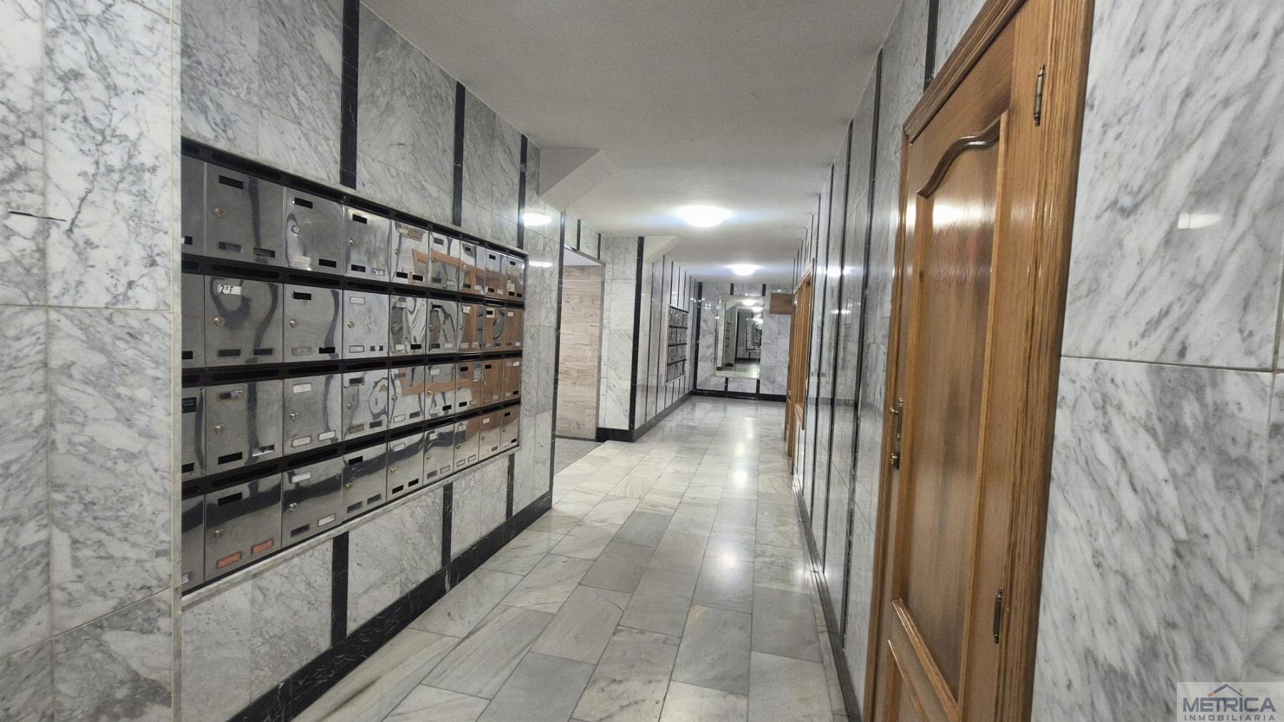 For sale of penthouse in Salamanca