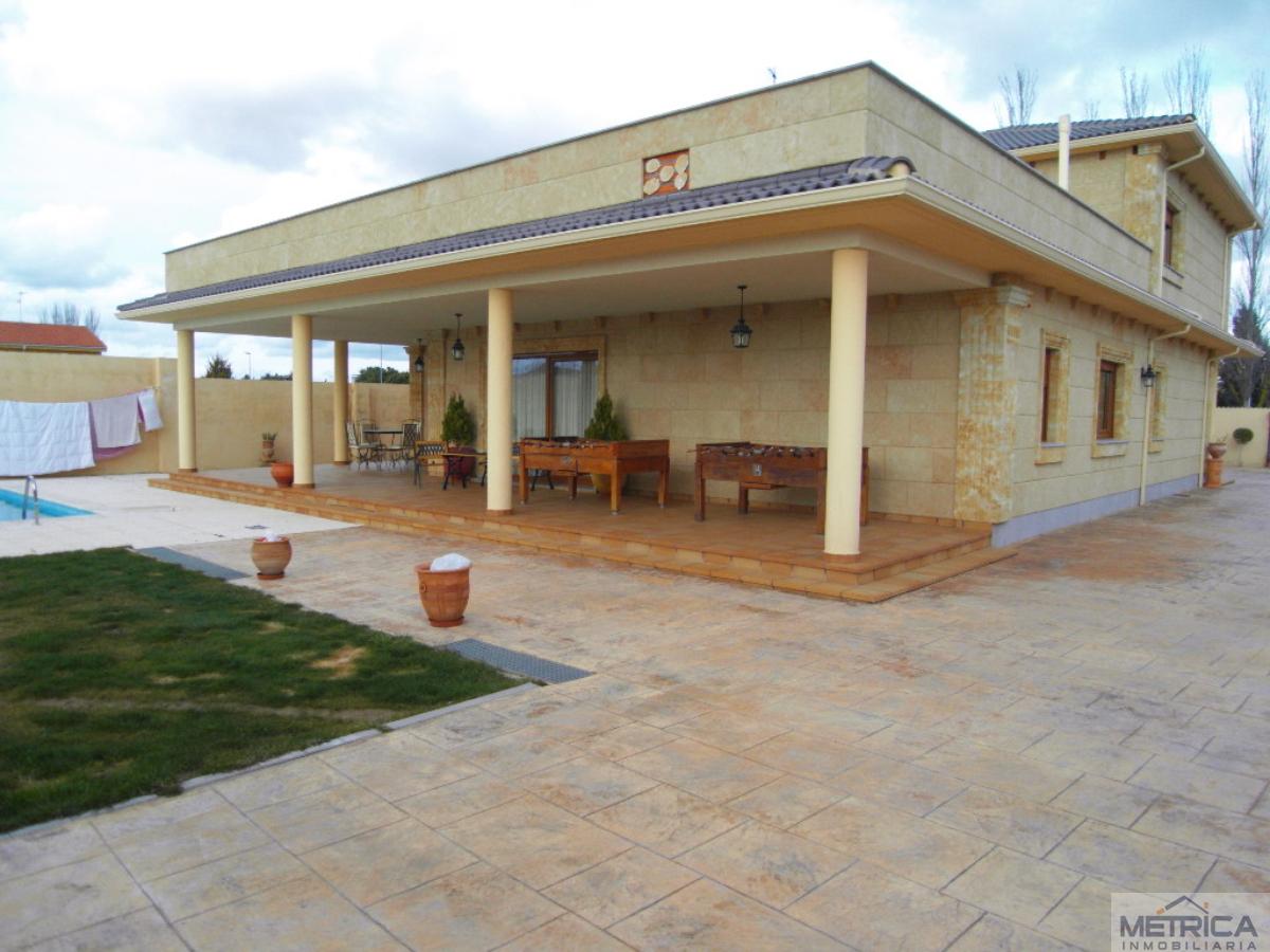 For sale of chalet in Villamayor