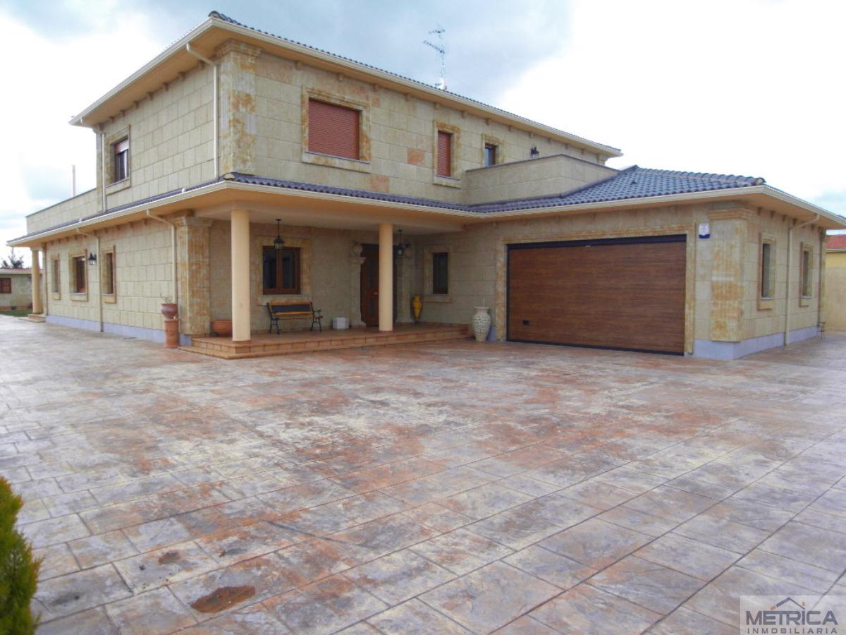 For sale of chalet in Villamayor