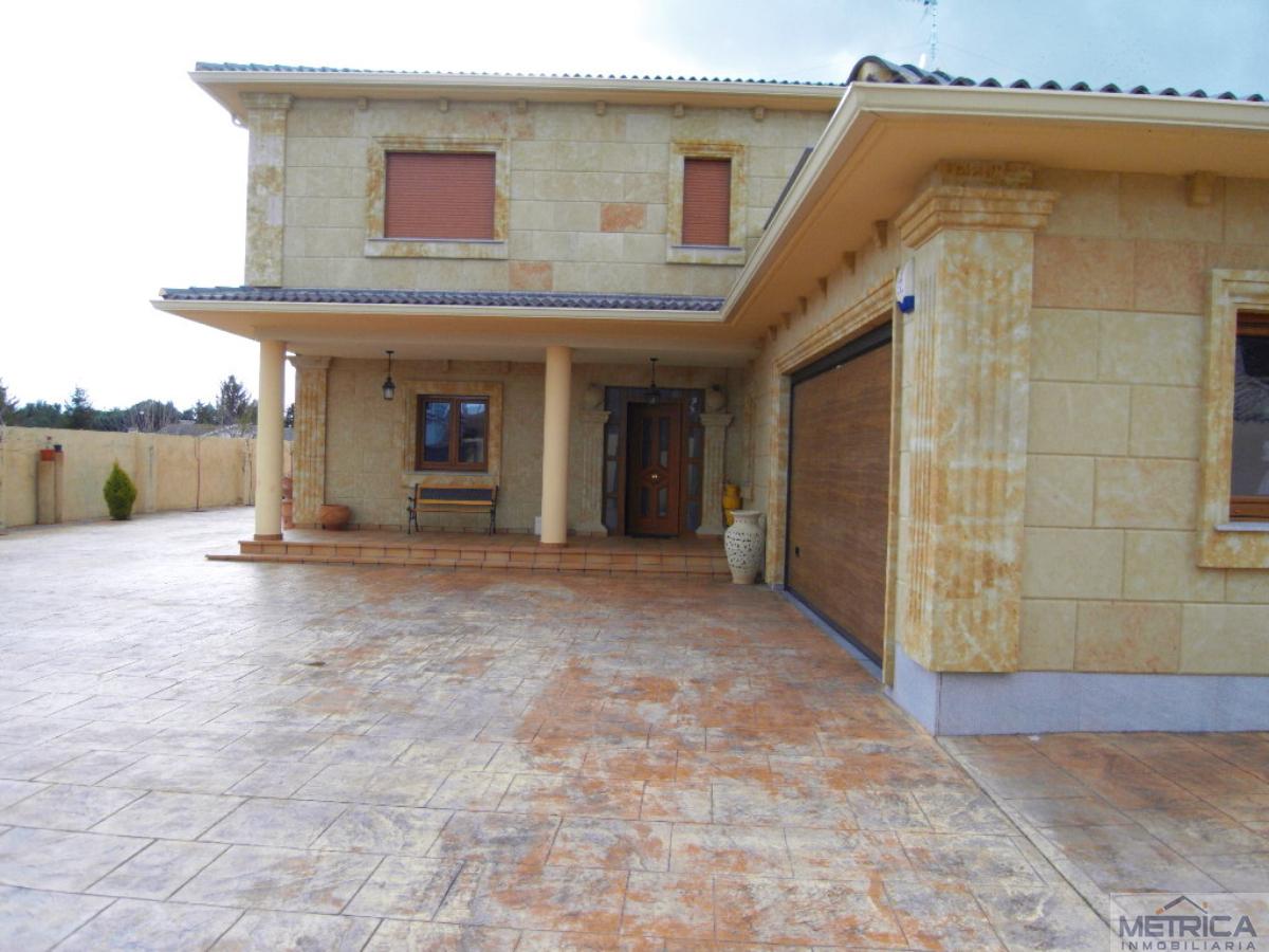 For sale of chalet in Villamayor