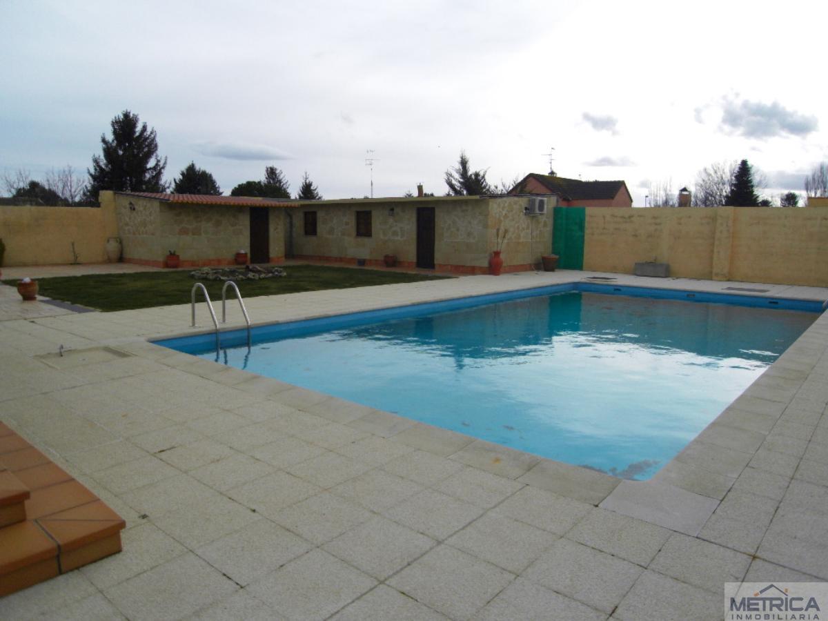 For sale of chalet in Villamayor