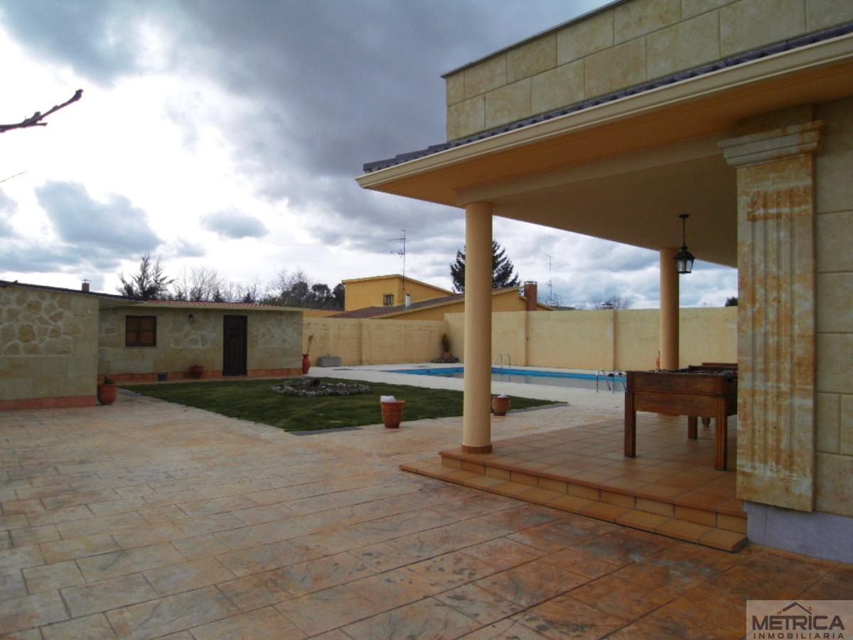 For sale of chalet in Villamayor
