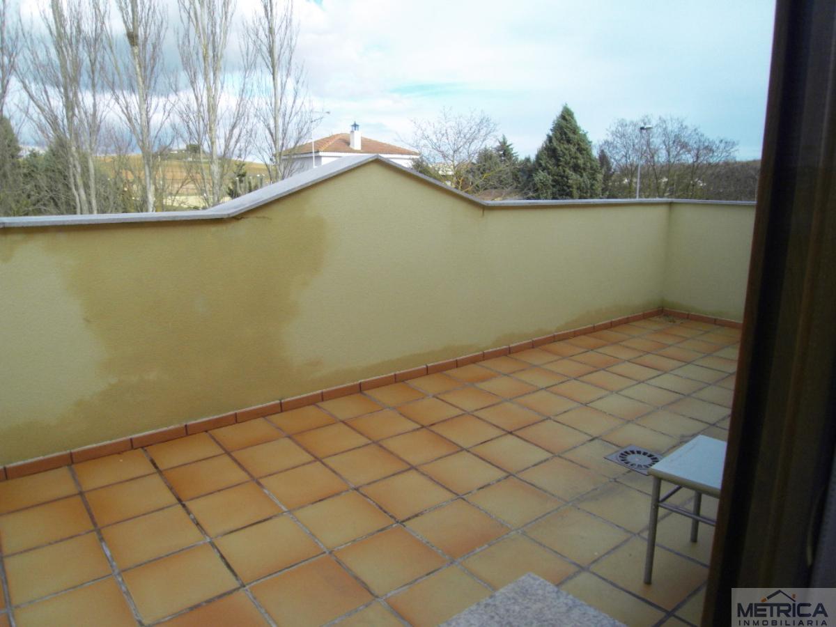 For sale of chalet in Villamayor