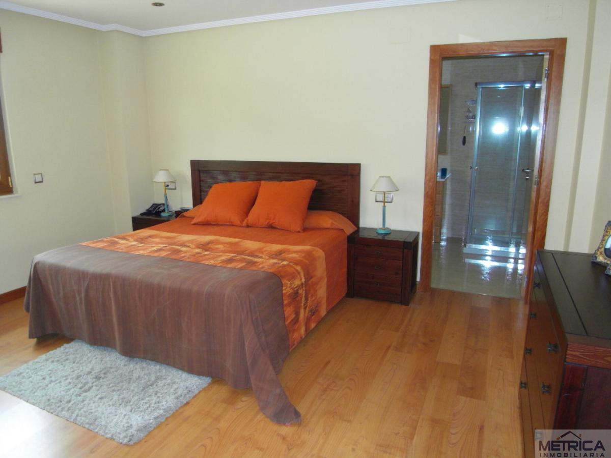 For sale of chalet in Villamayor