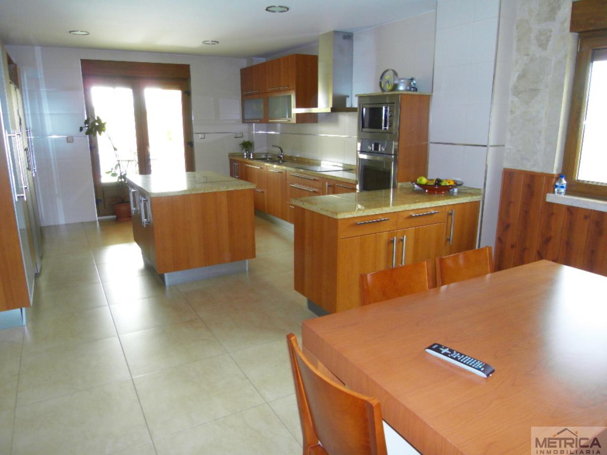 For sale of chalet in Villamayor