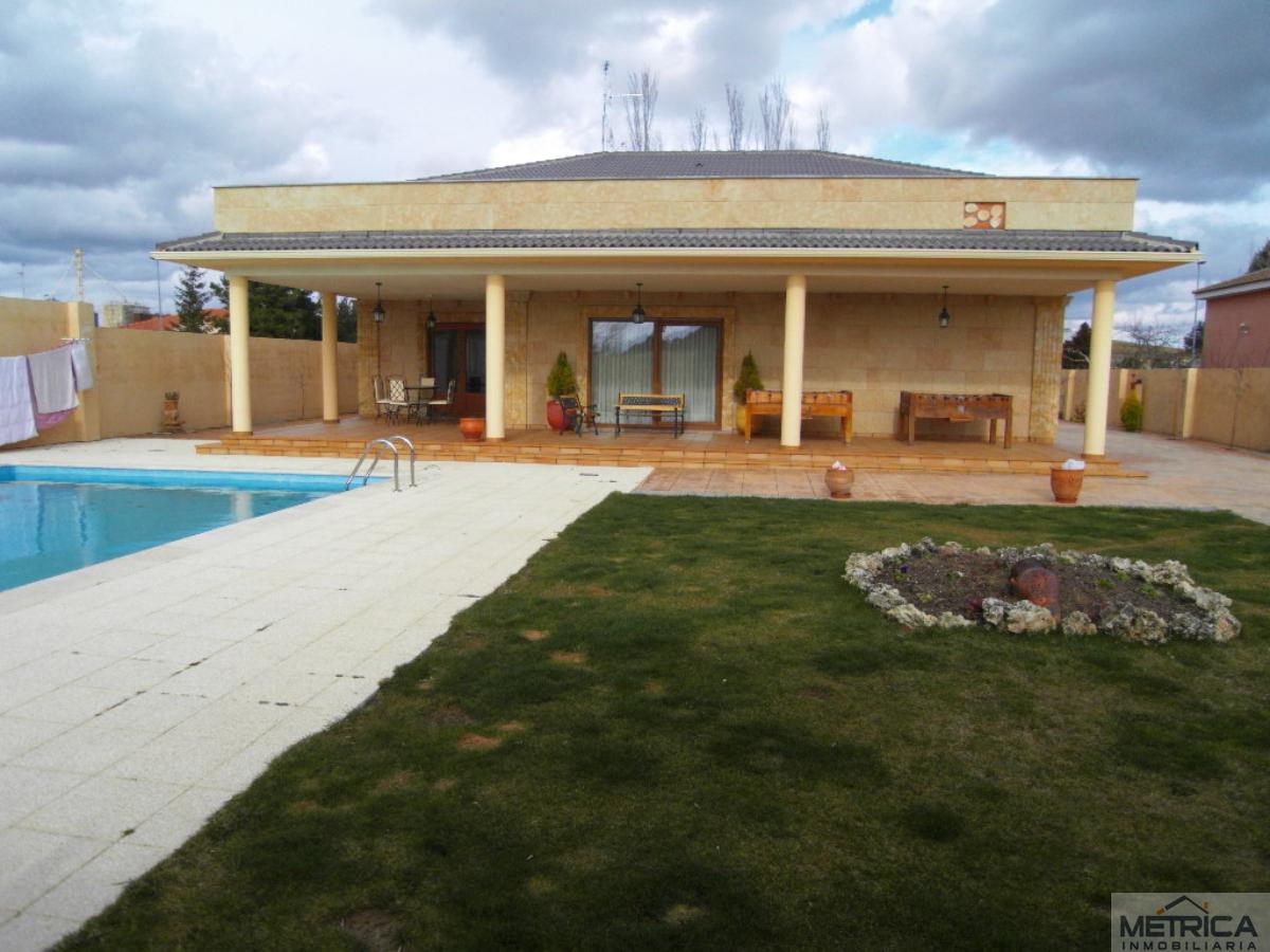 For sale of chalet in Villamayor