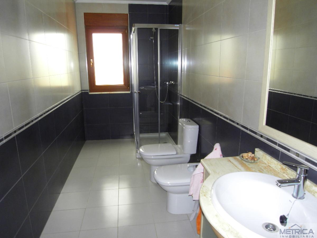 For sale of chalet in Villamayor