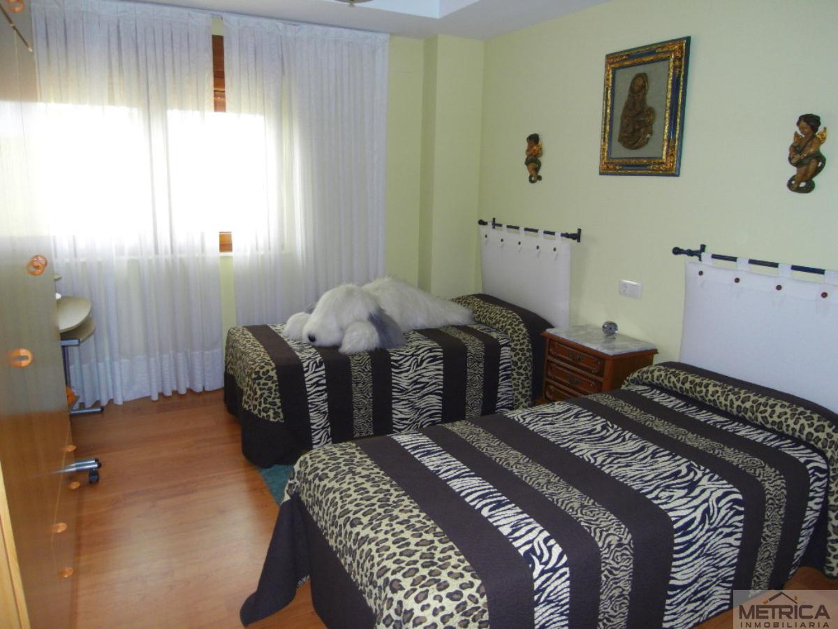 For sale of chalet in Villamayor