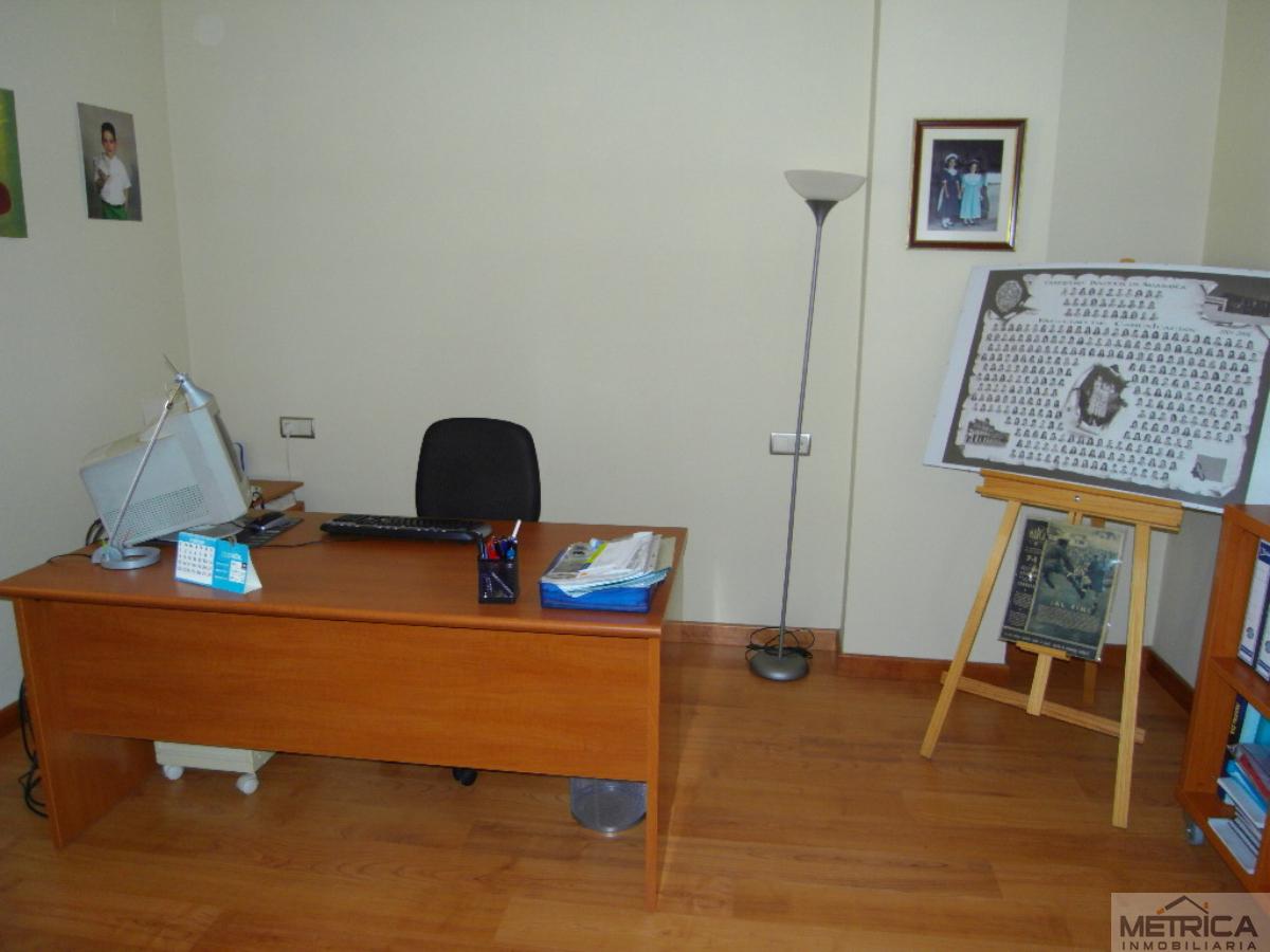 For sale of chalet in Villamayor