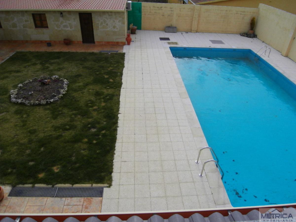 For sale of chalet in Villamayor