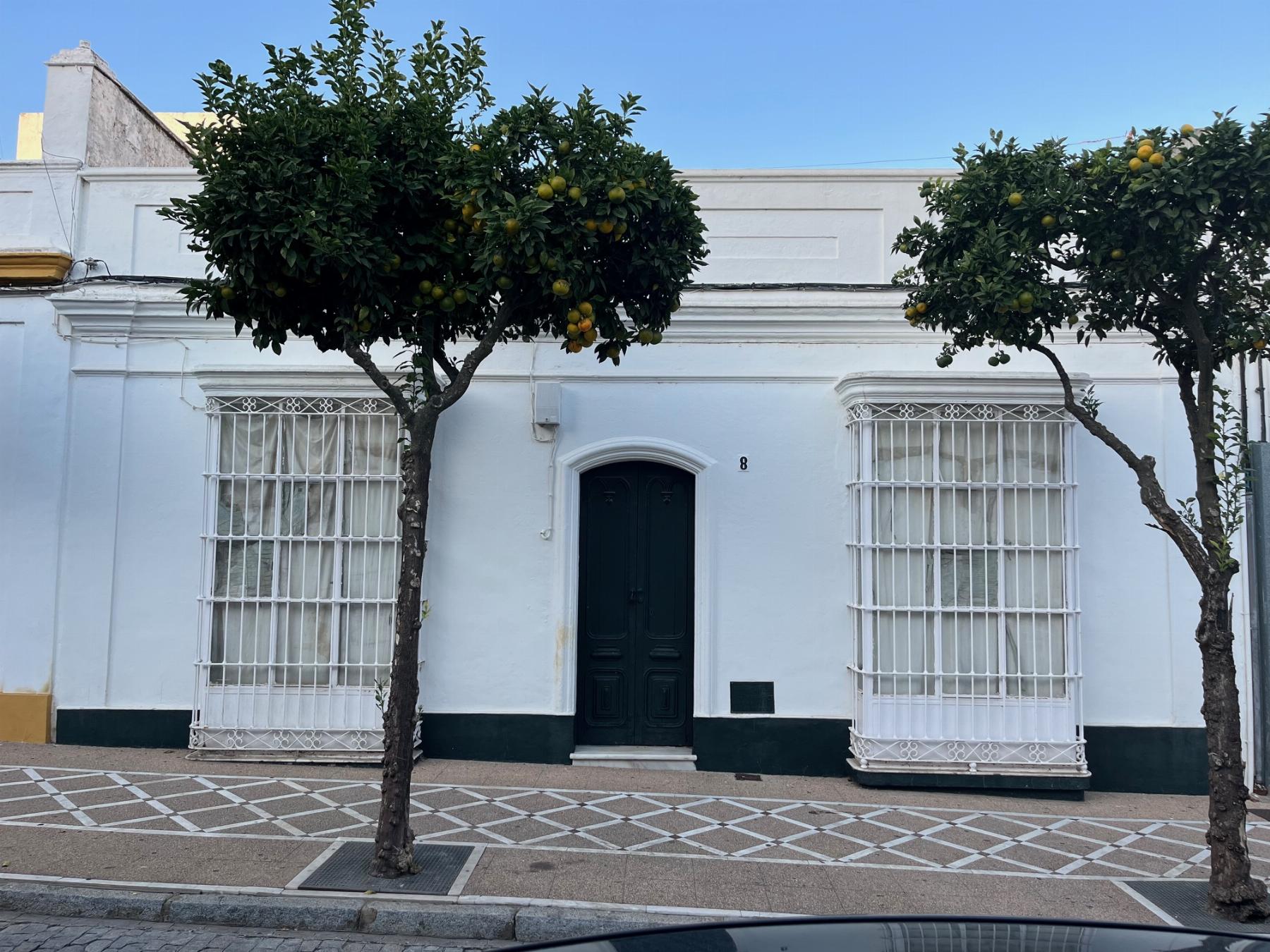 For sale of house in San Fernando