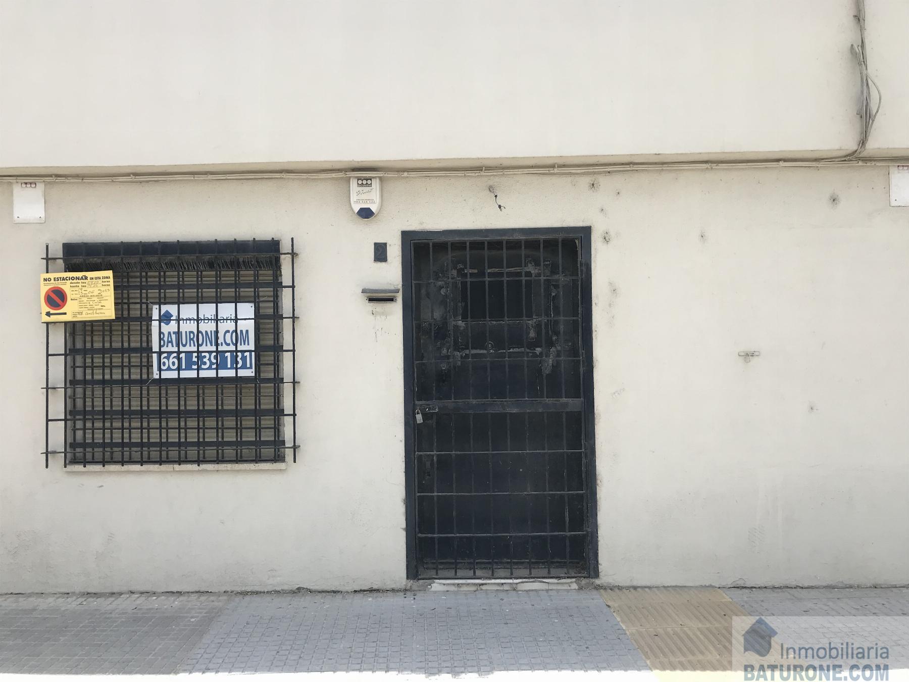 For sale of commercial in San Fernando