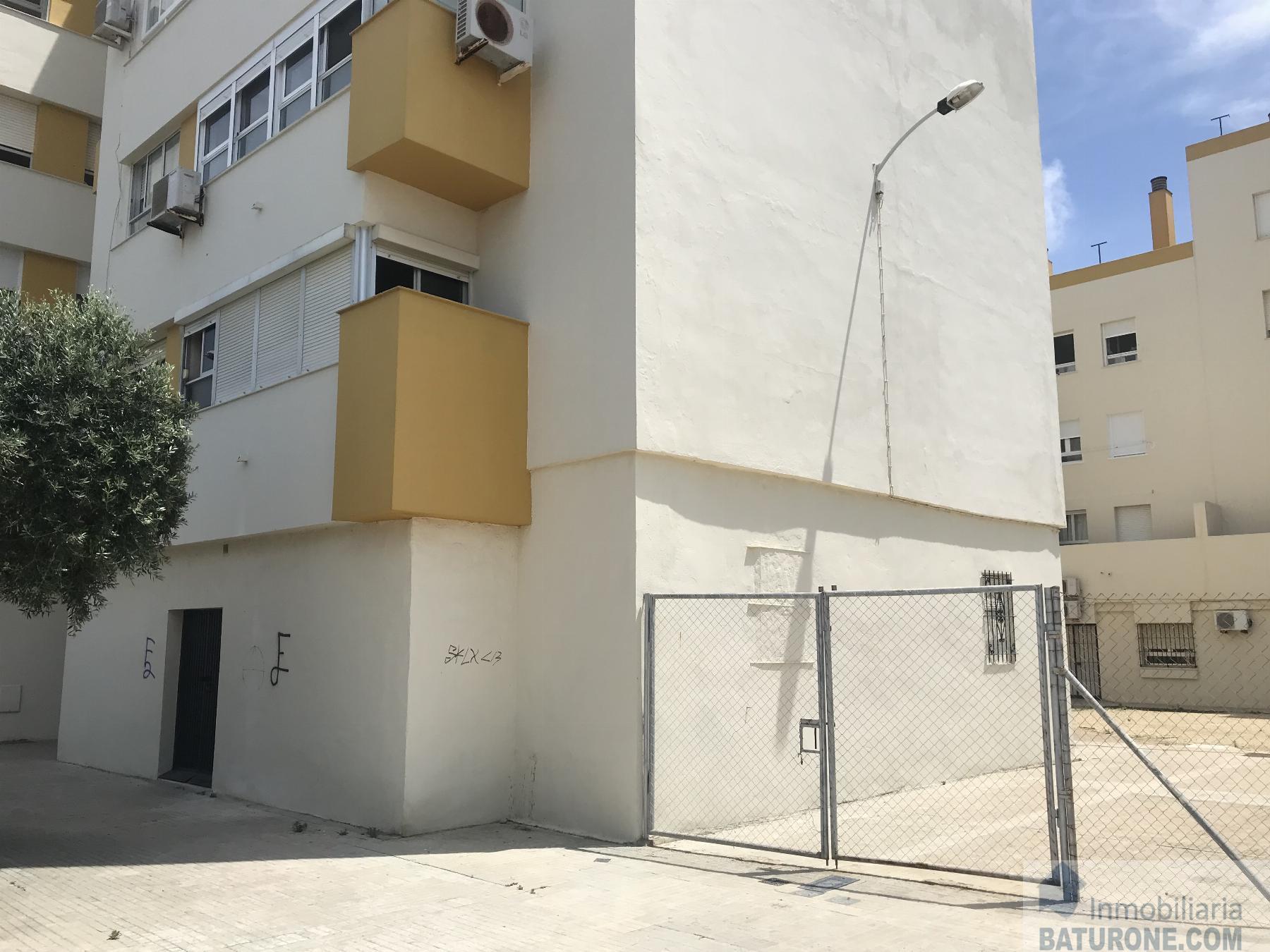 For sale of commercial in San Fernando
