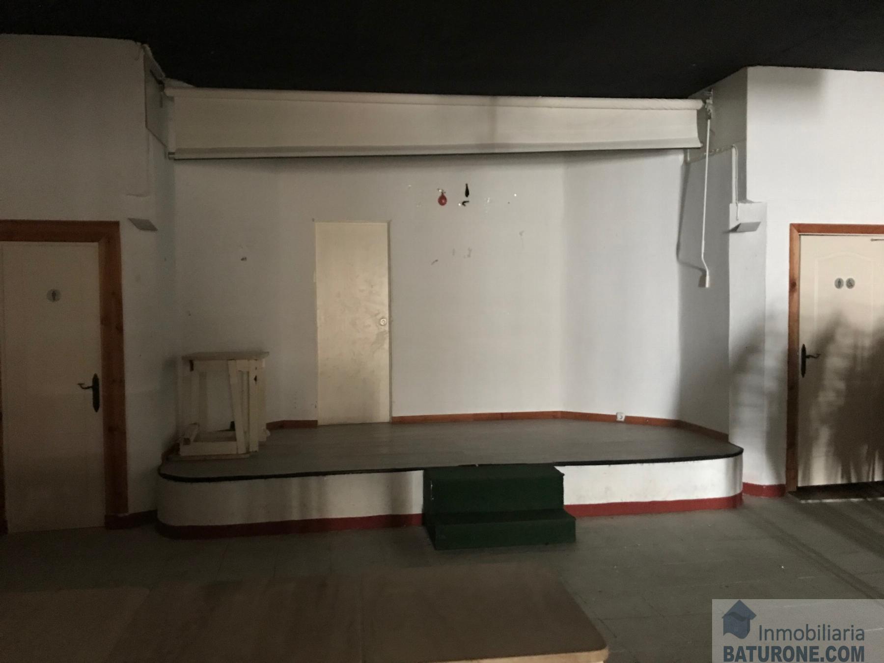 For rent of commercial in San Fernando