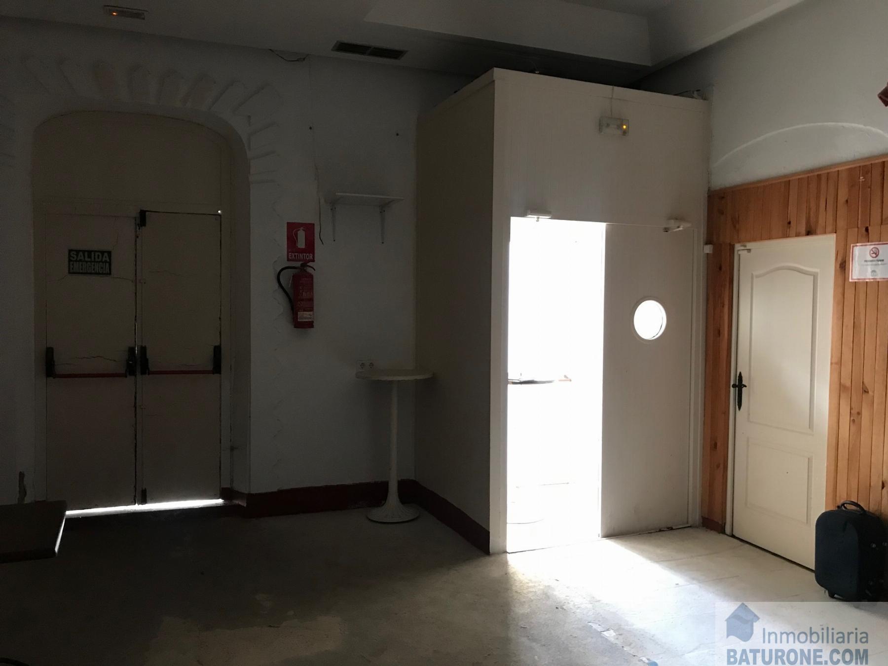 For rent of commercial in San Fernando