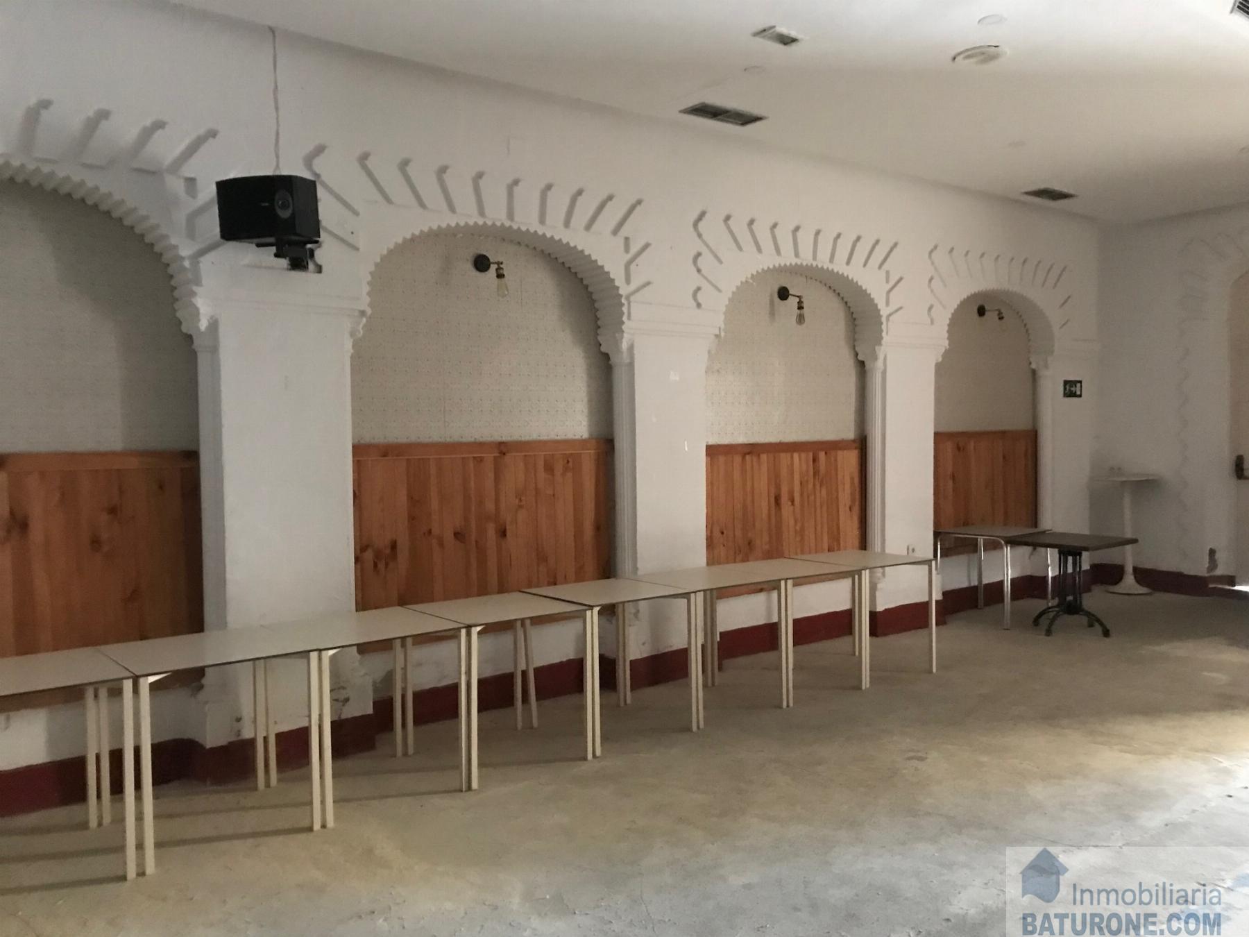 For rent of commercial in San Fernando
