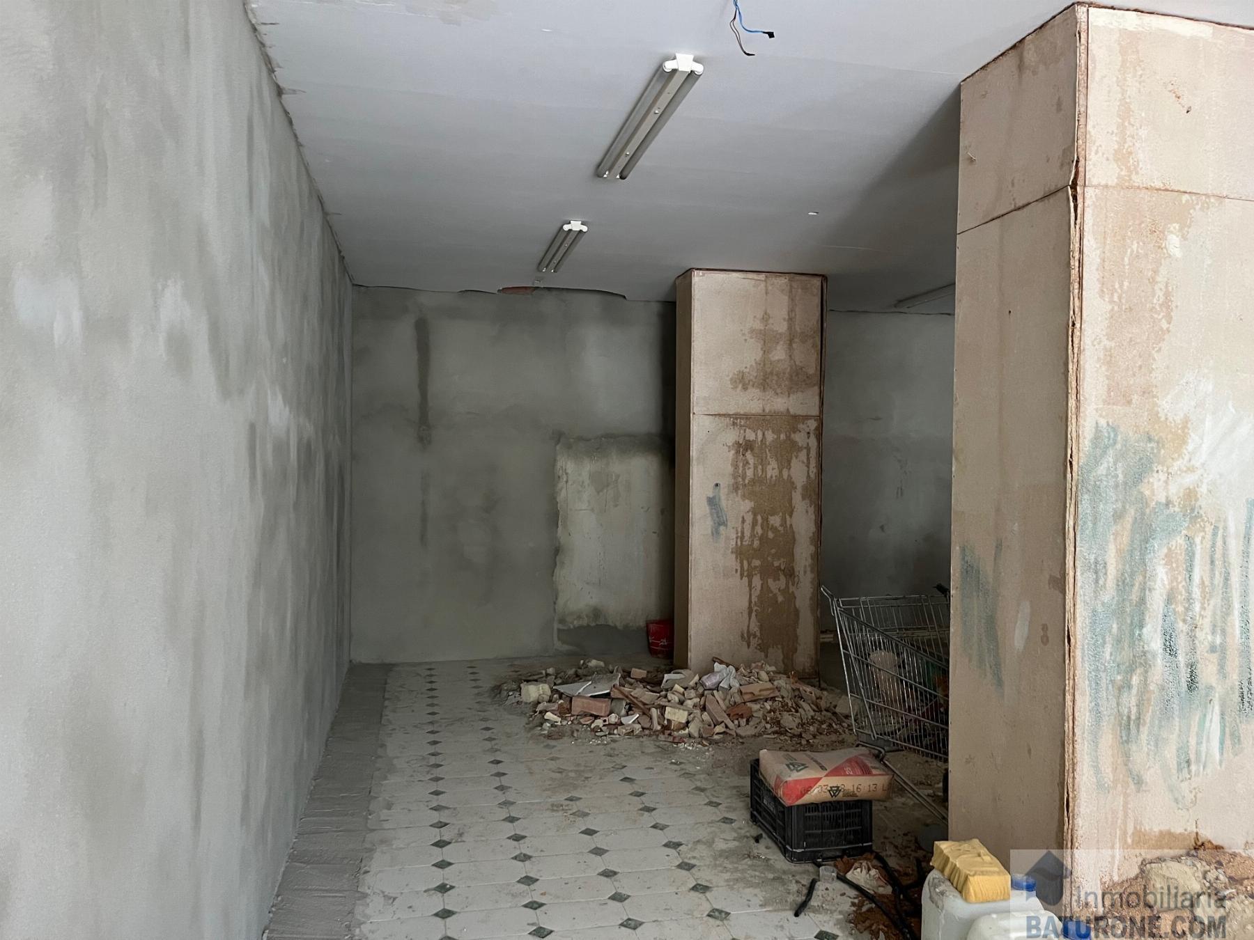 For sale of commercial in San Fernando