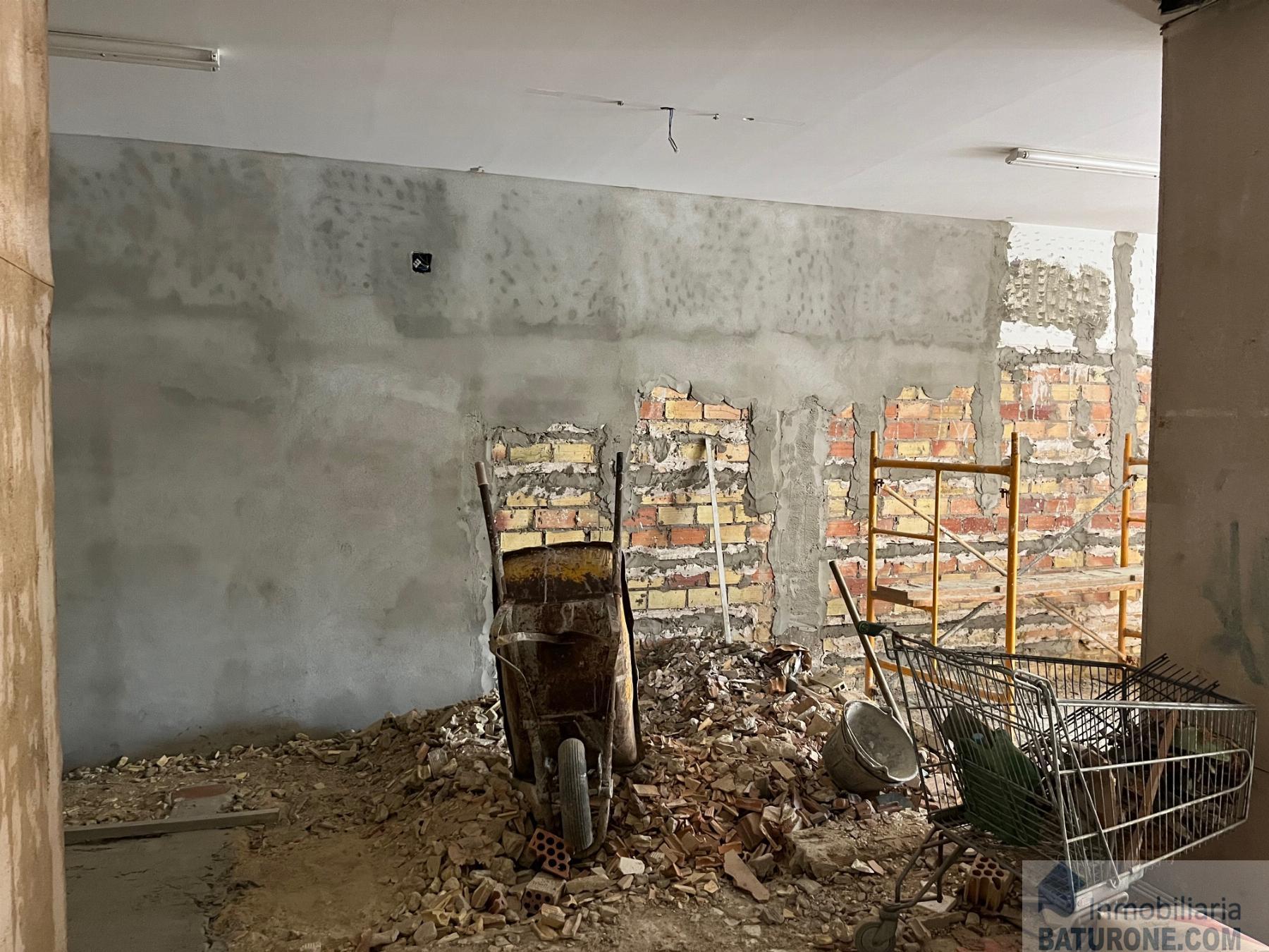 For sale of commercial in San Fernando