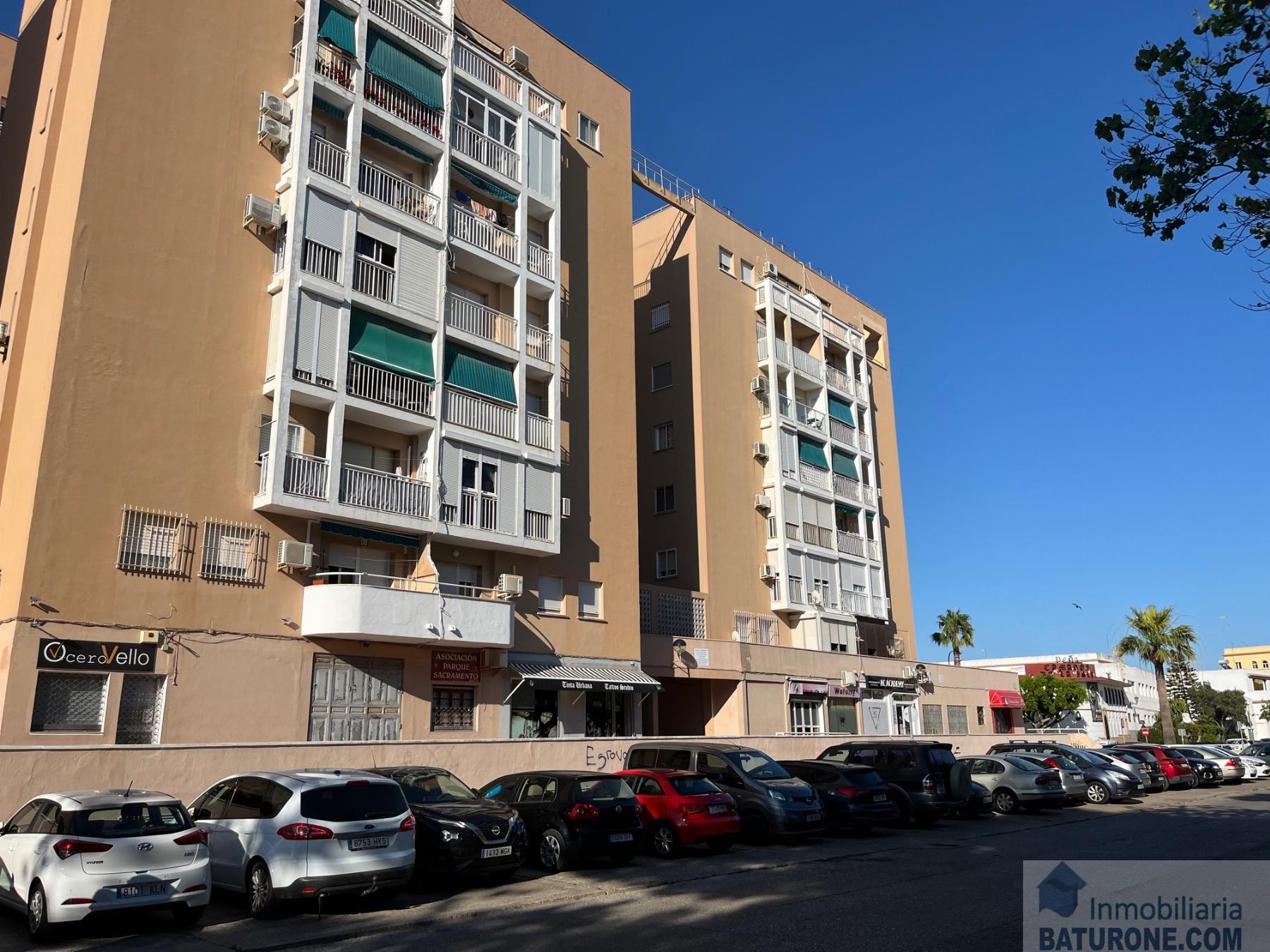 For sale of commercial in San Fernando