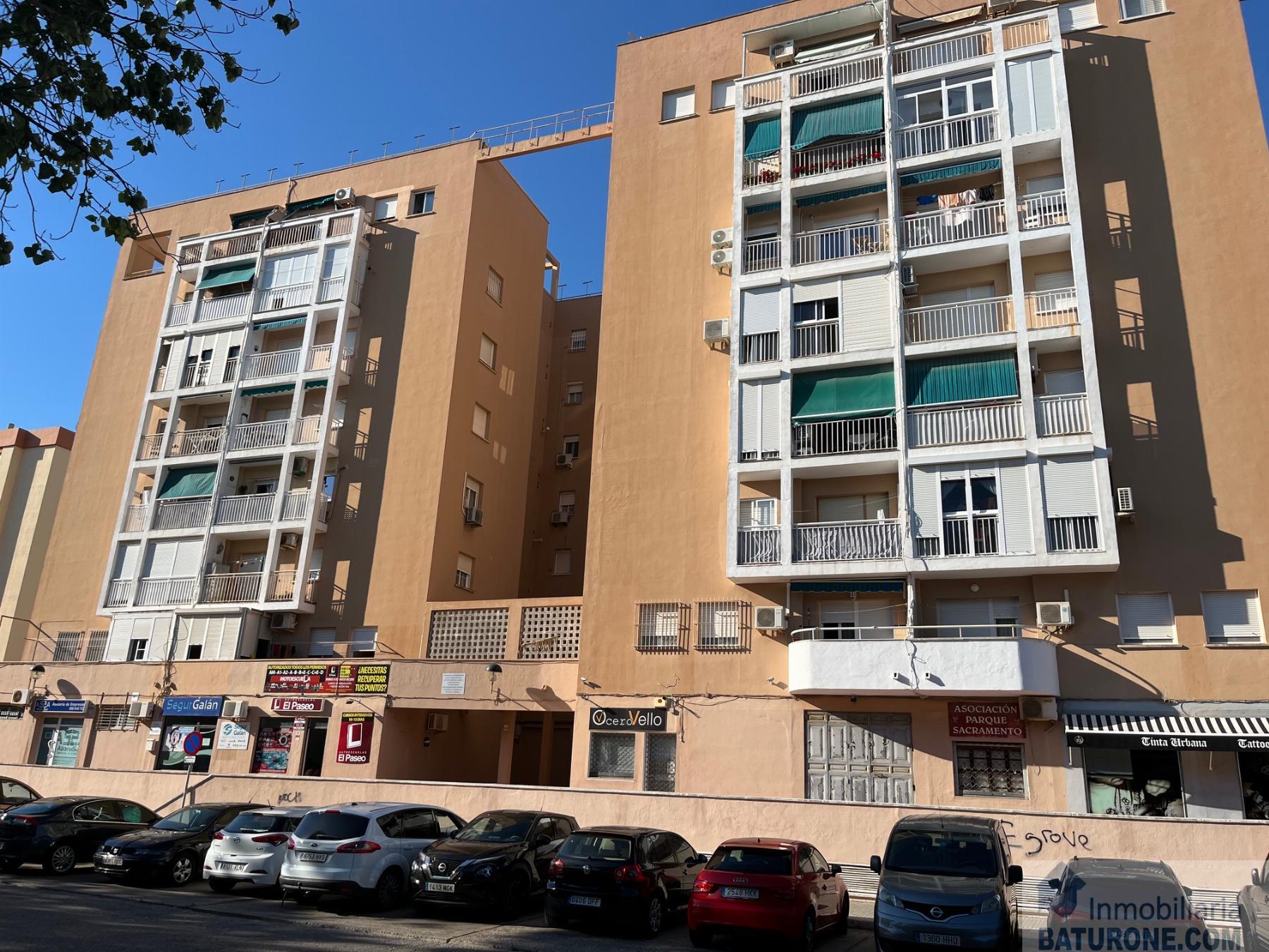 For sale of commercial in San Fernando