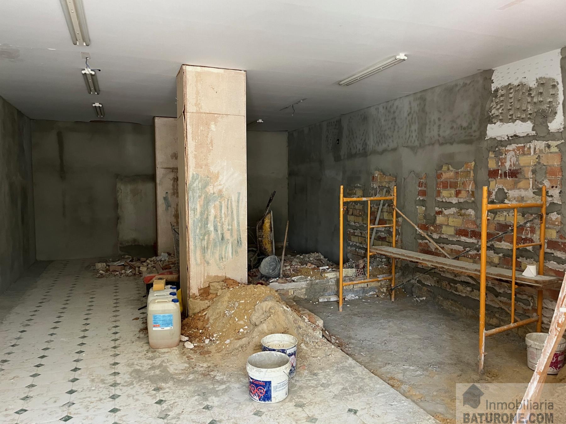 For sale of commercial in San Fernando