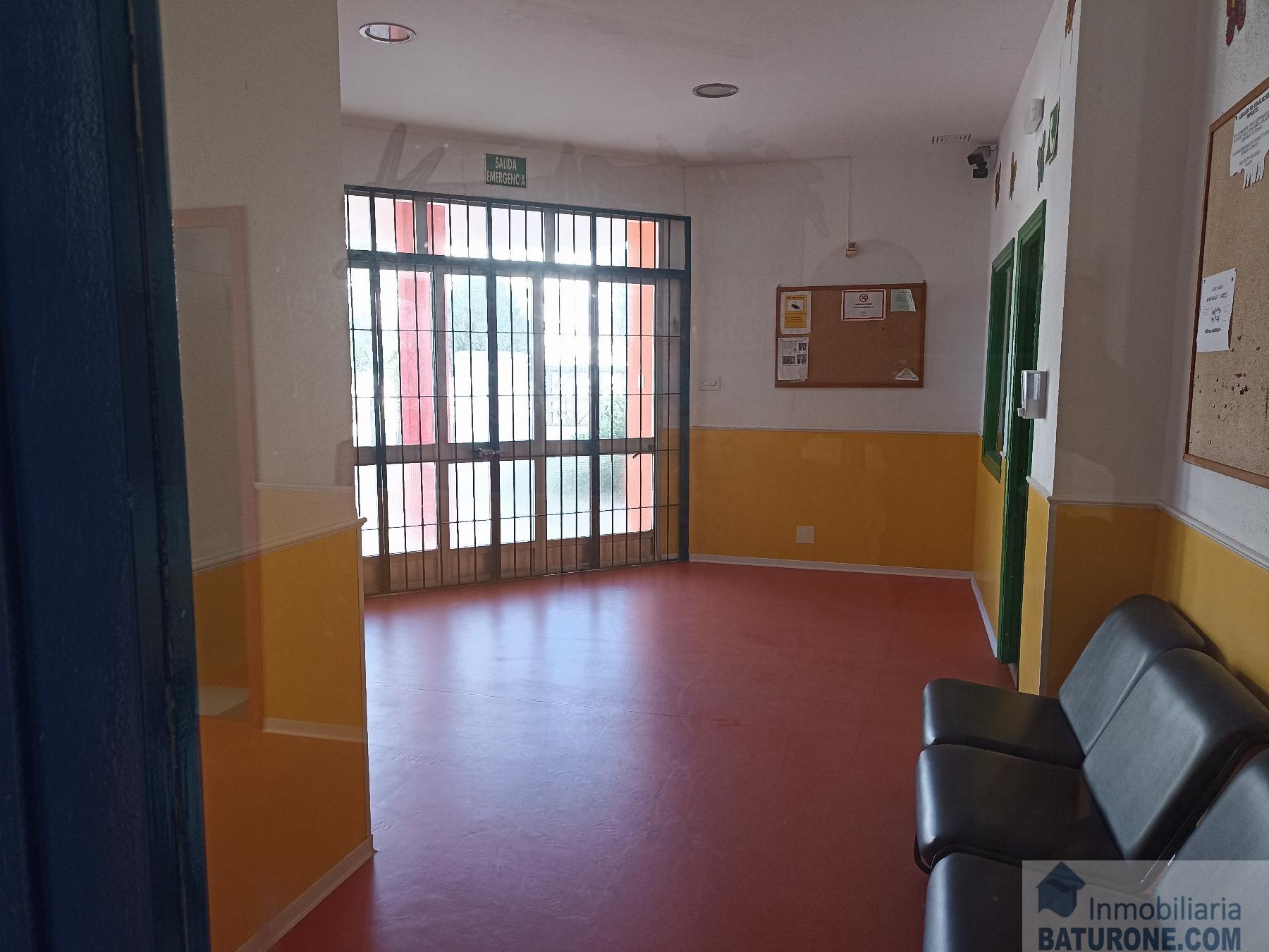 For sale of commercial in San Fernando