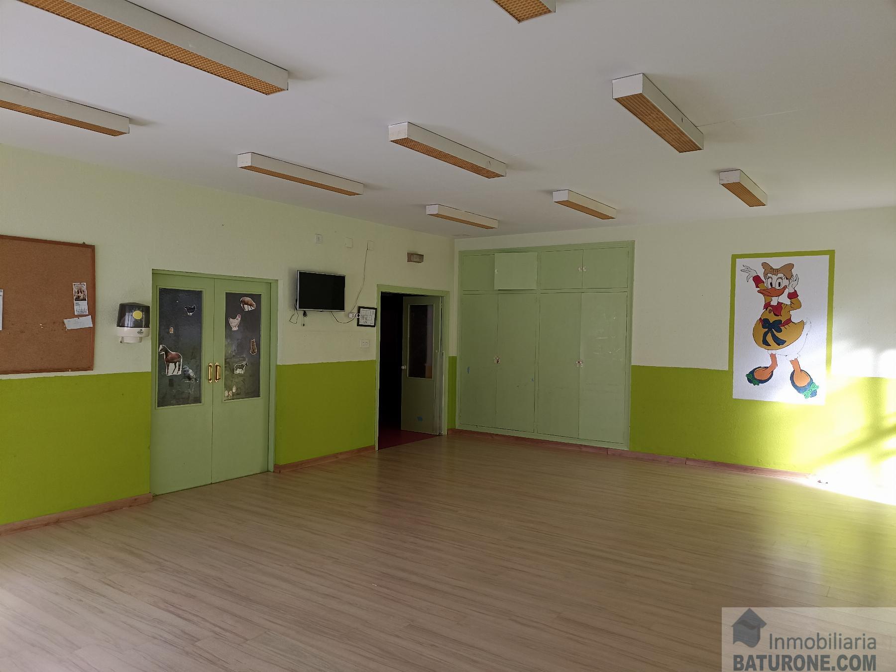 For sale of commercial in San Fernando