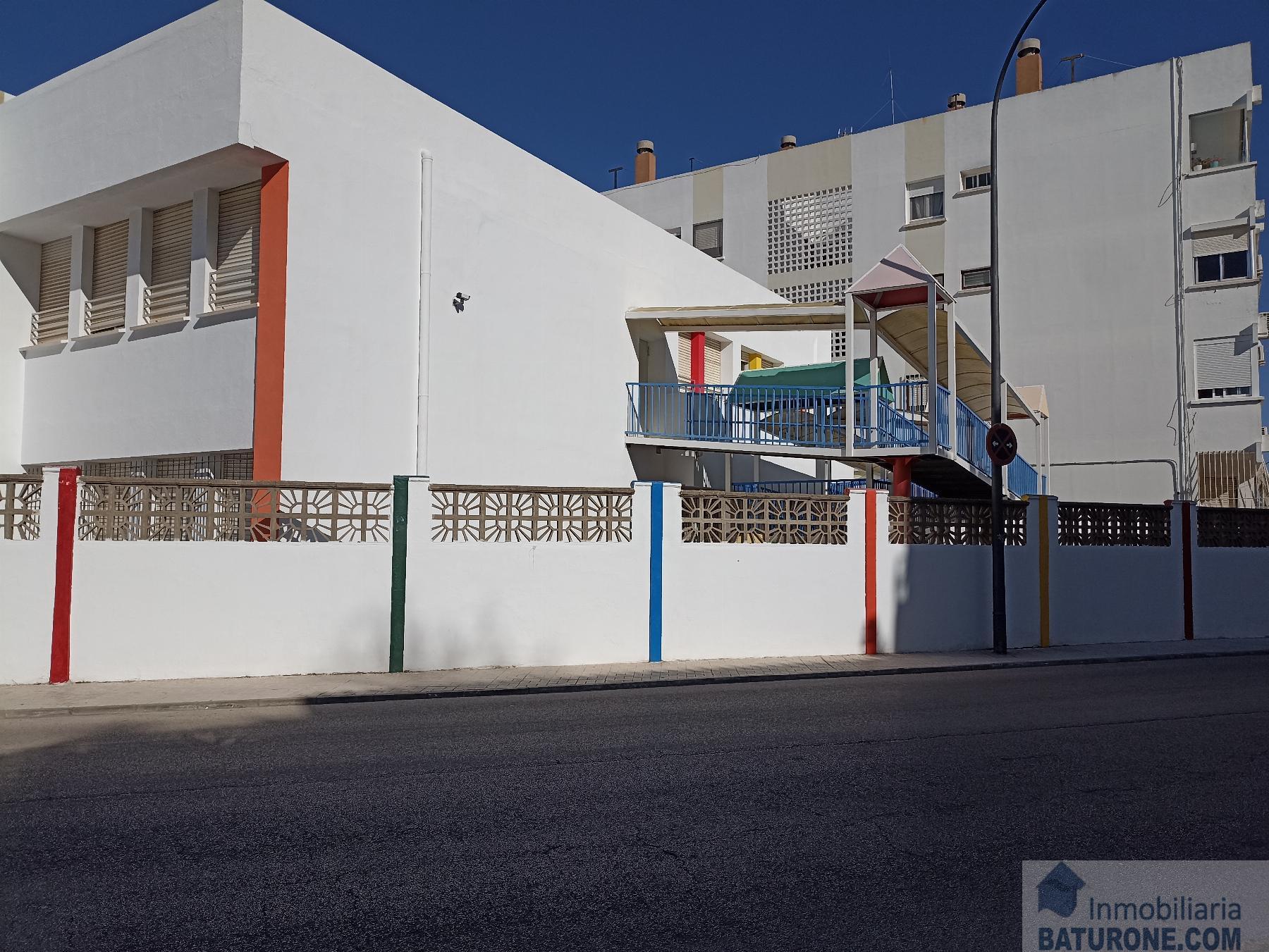 For sale of commercial in San Fernando