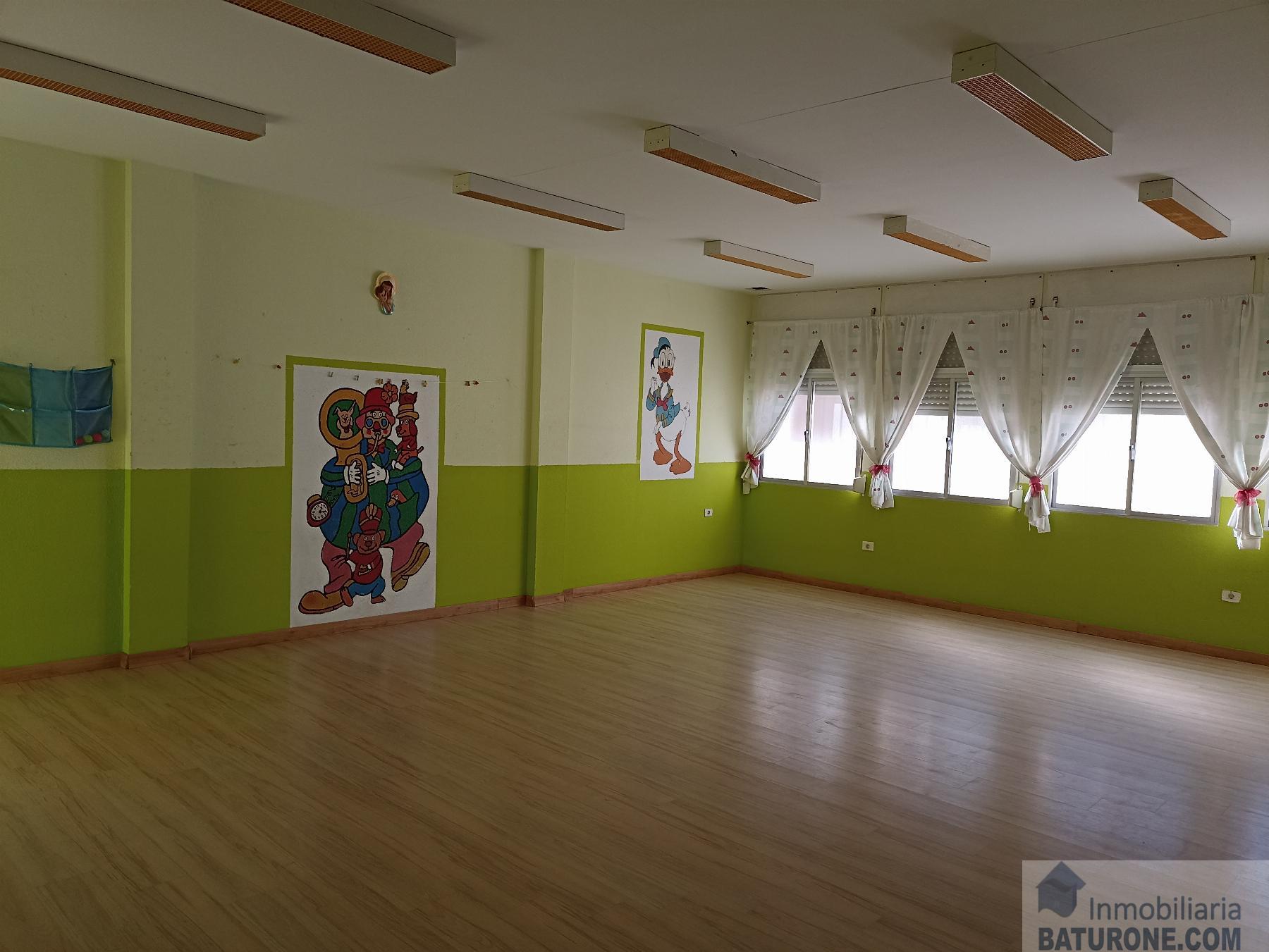 For sale of commercial in San Fernando