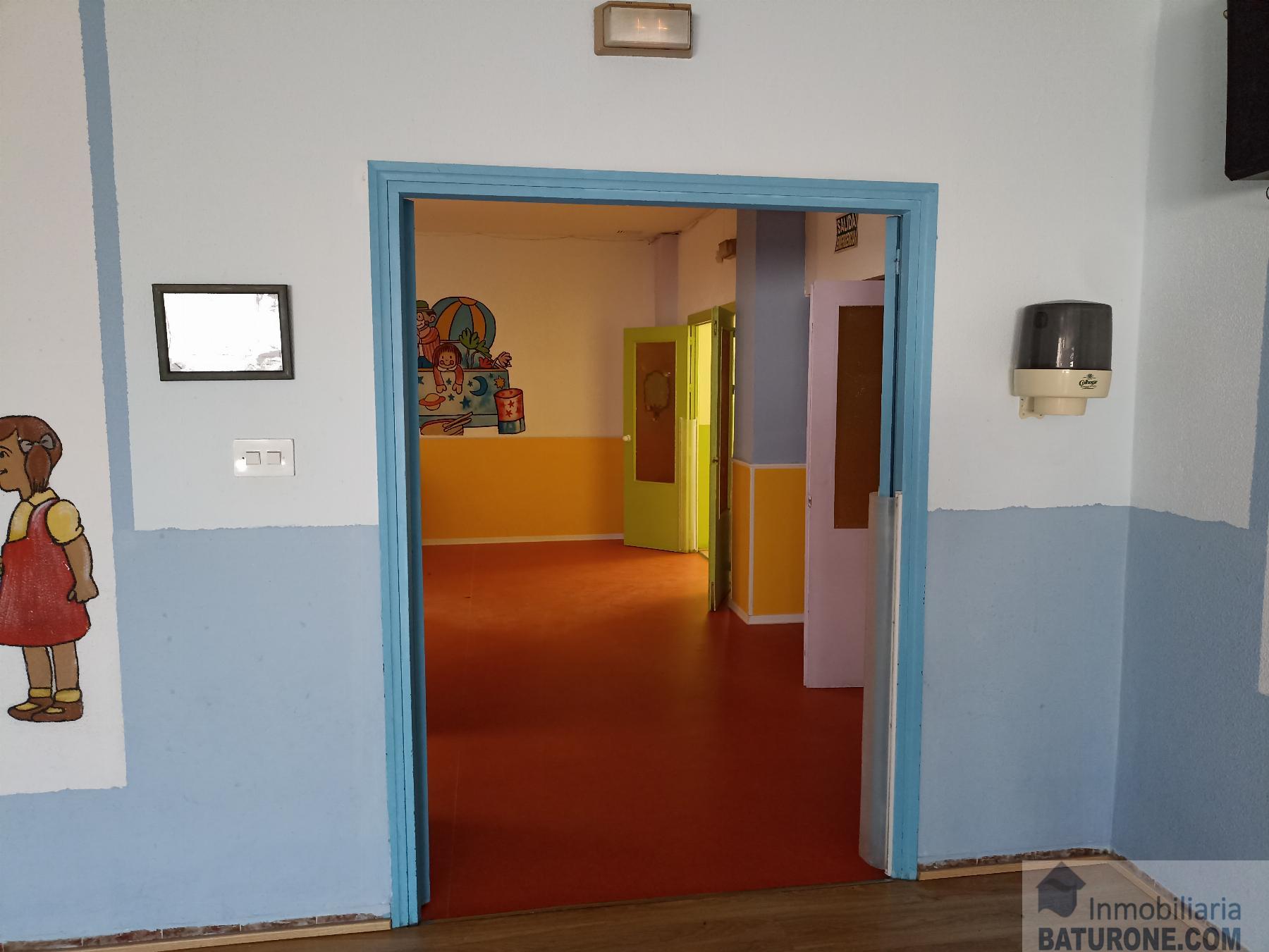 For sale of commercial in San Fernando