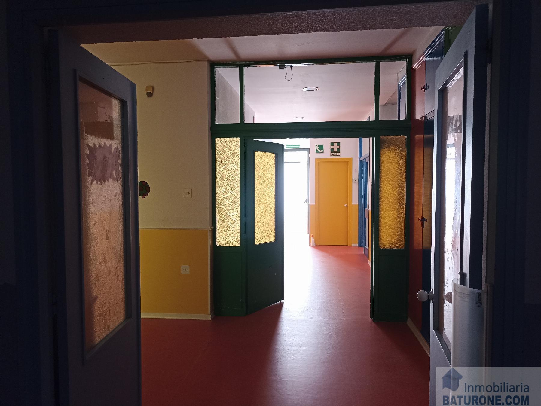 For sale of commercial in San Fernando