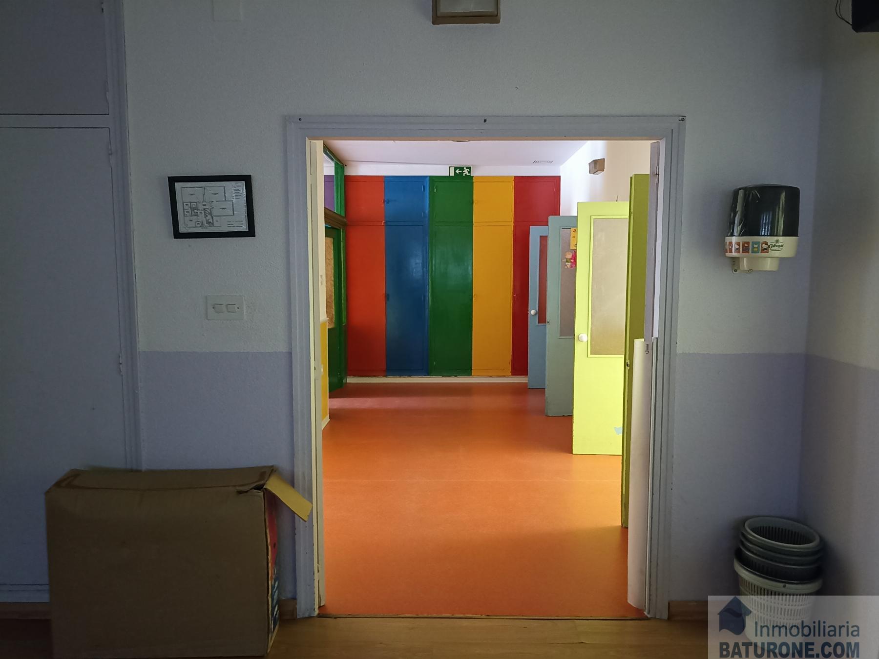 For sale of commercial in San Fernando