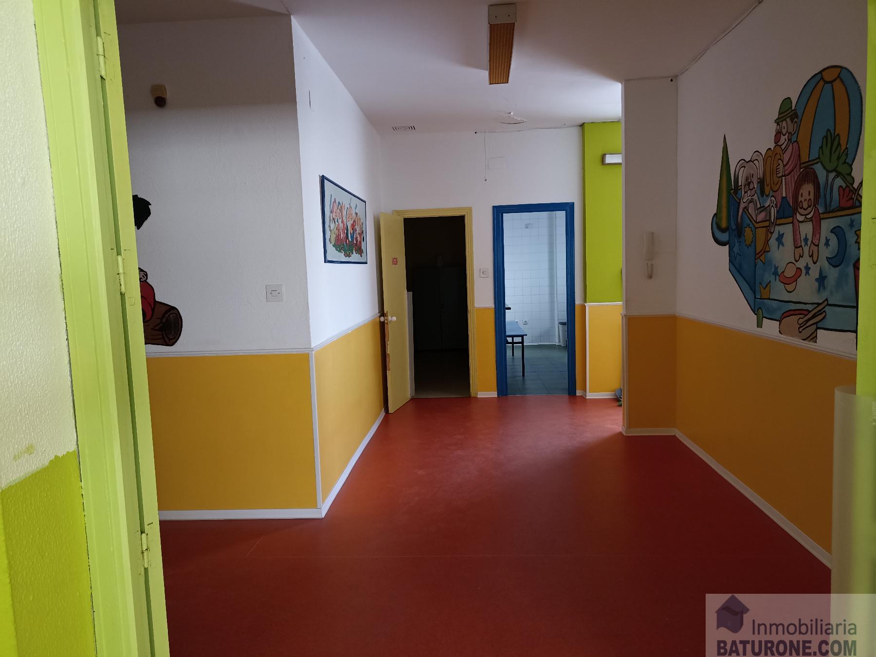 For sale of commercial in San Fernando