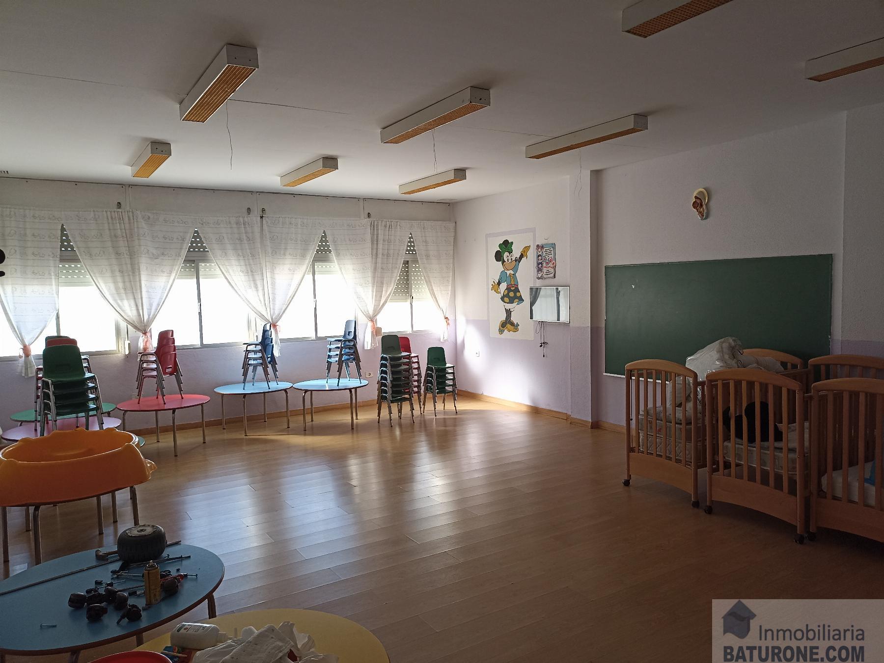 For sale of commercial in San Fernando