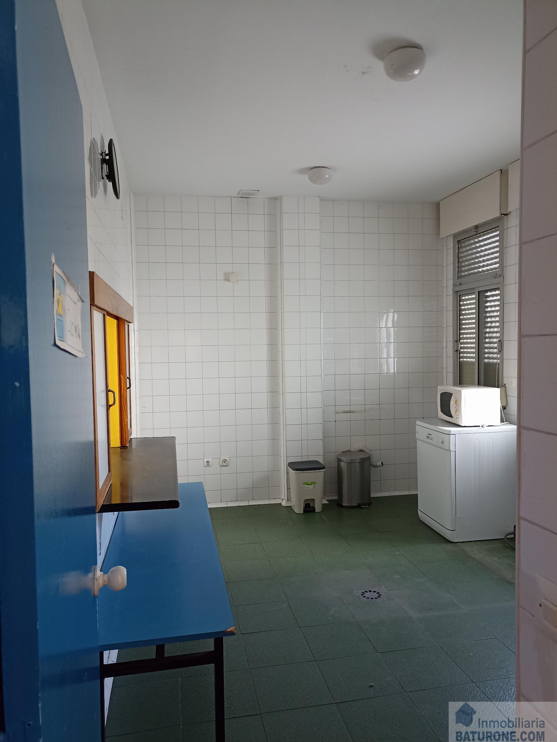 For sale of commercial in San Fernando