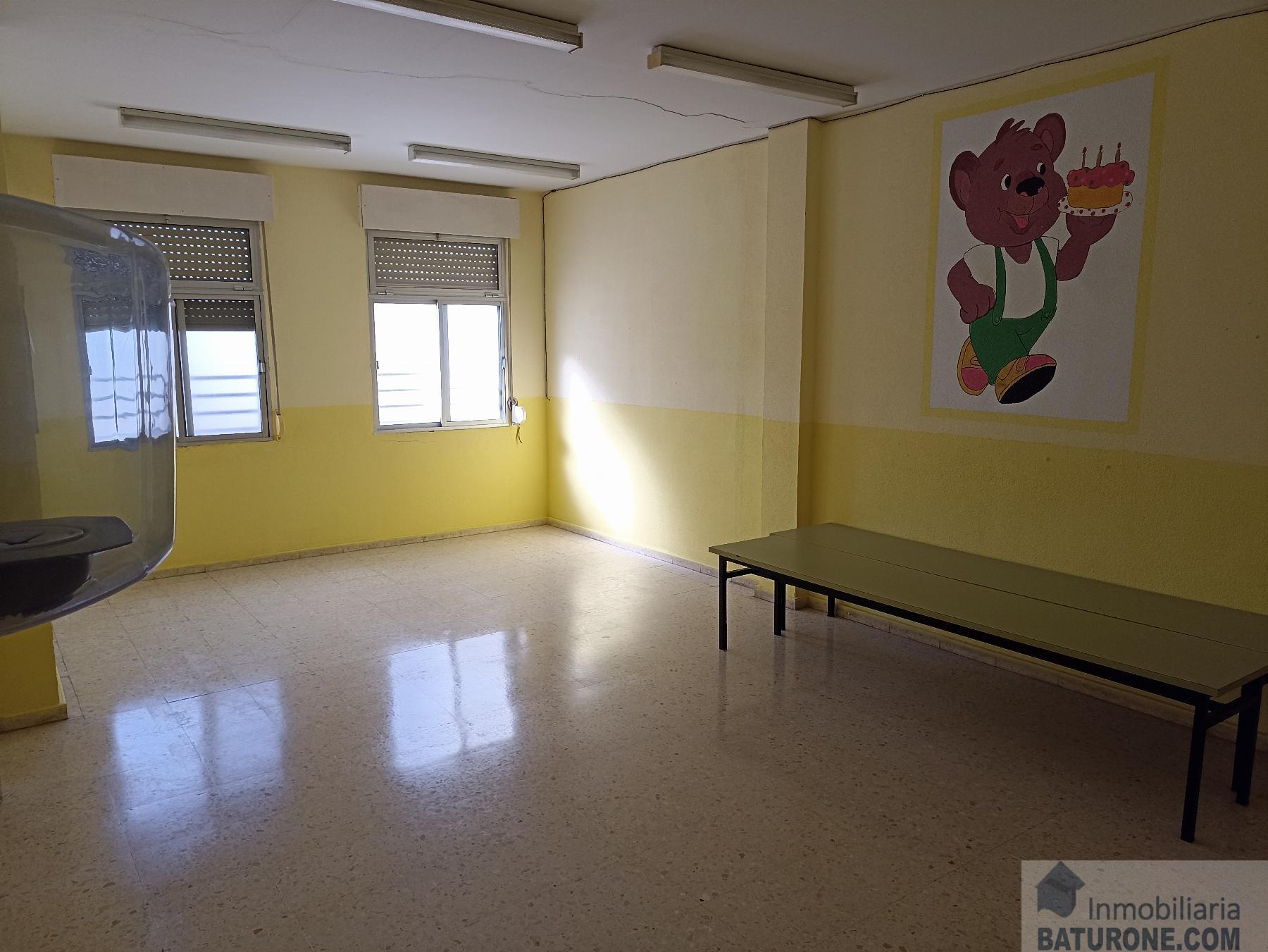 For sale of commercial in San Fernando