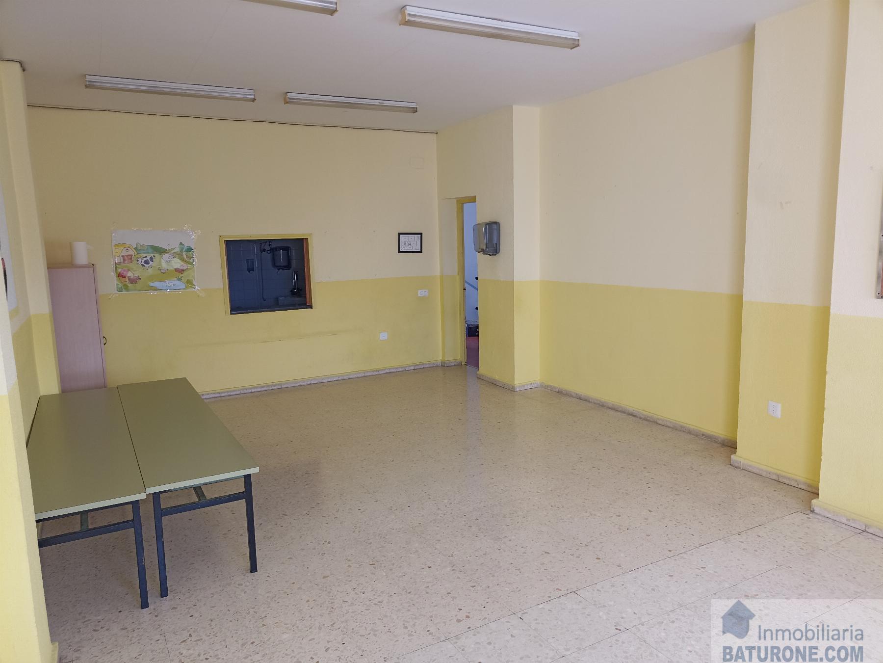 For sale of commercial in San Fernando