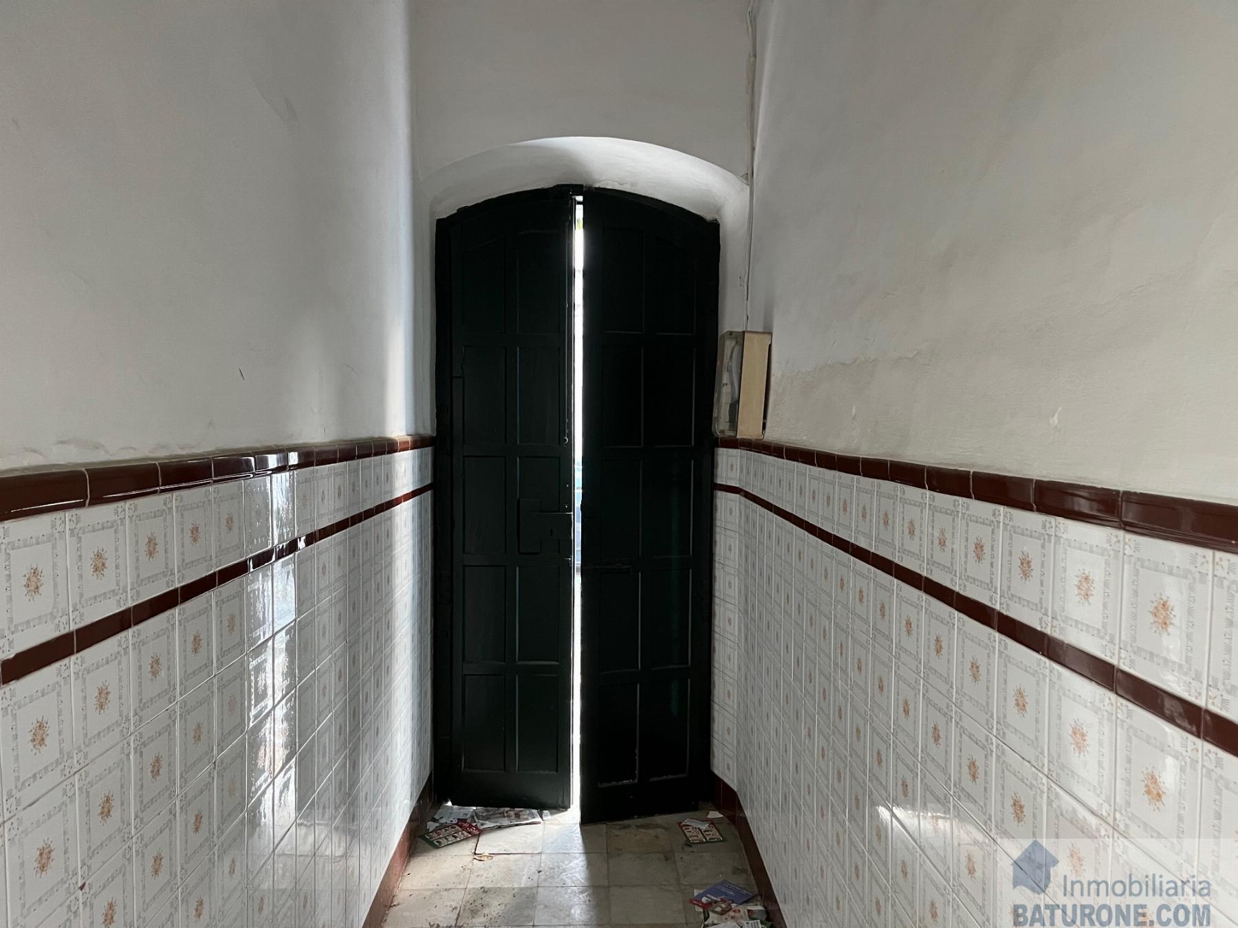 For sale of house in San Fernando