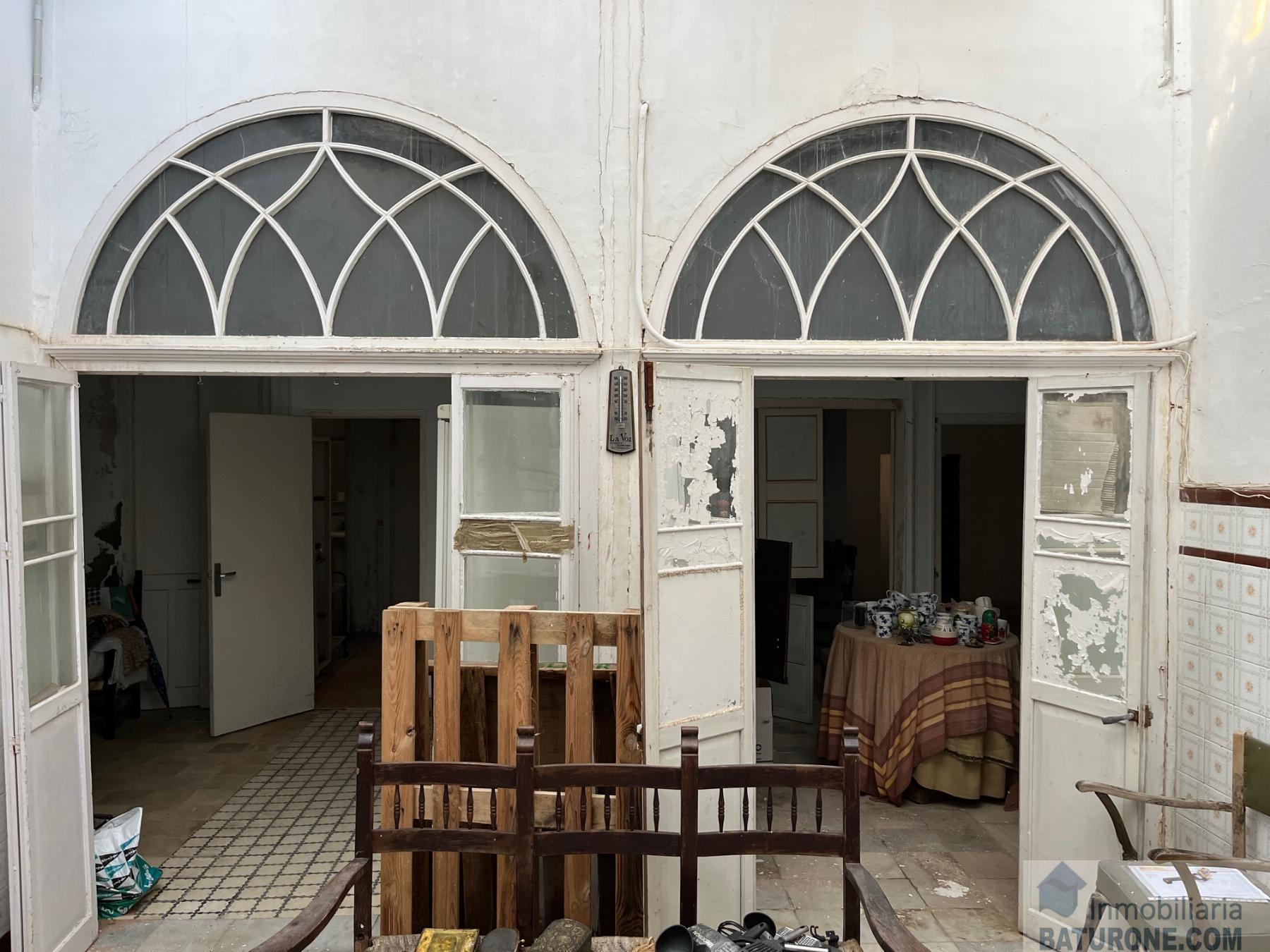 For sale of house in San Fernando