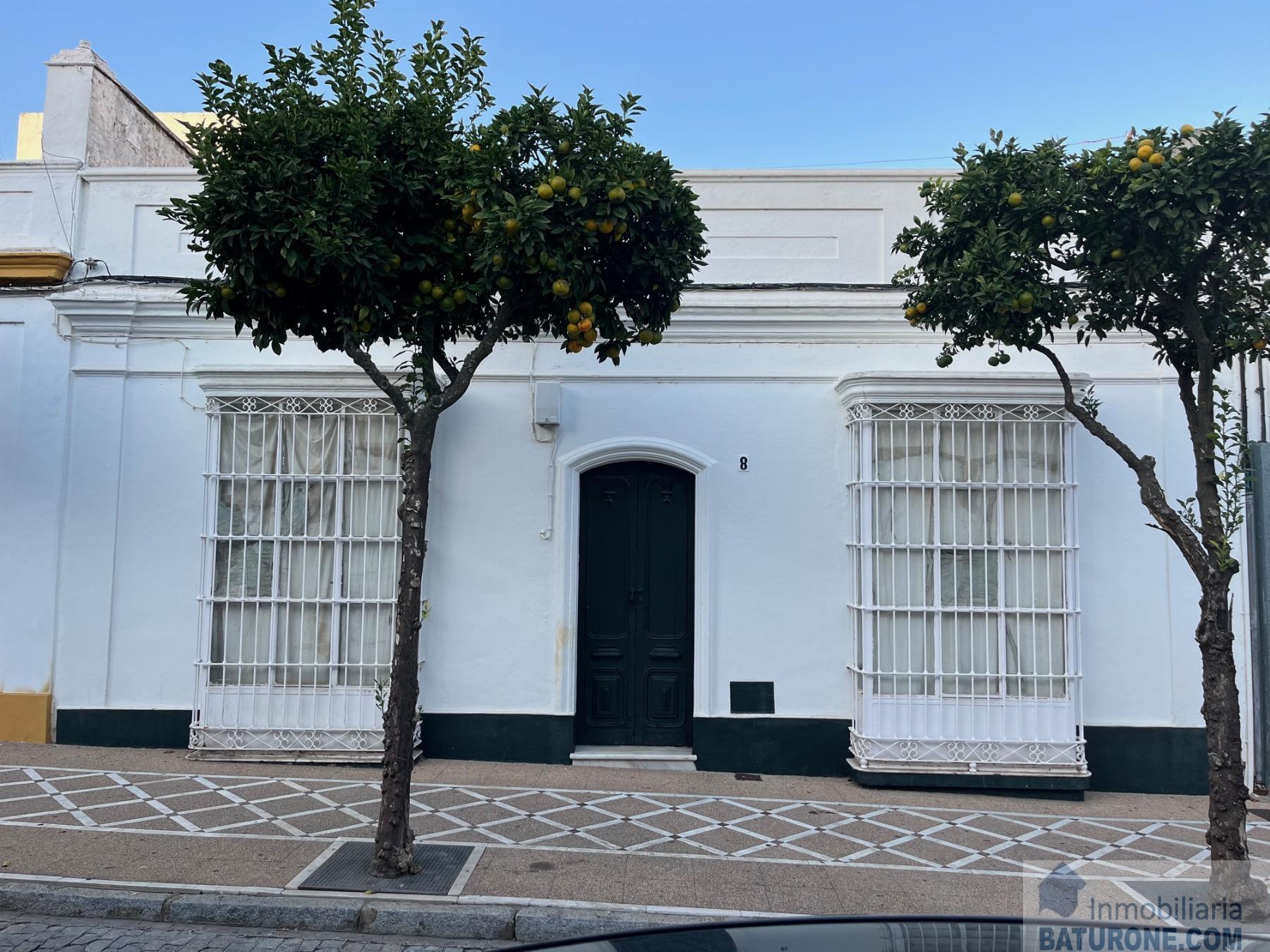 For sale of house in San Fernando