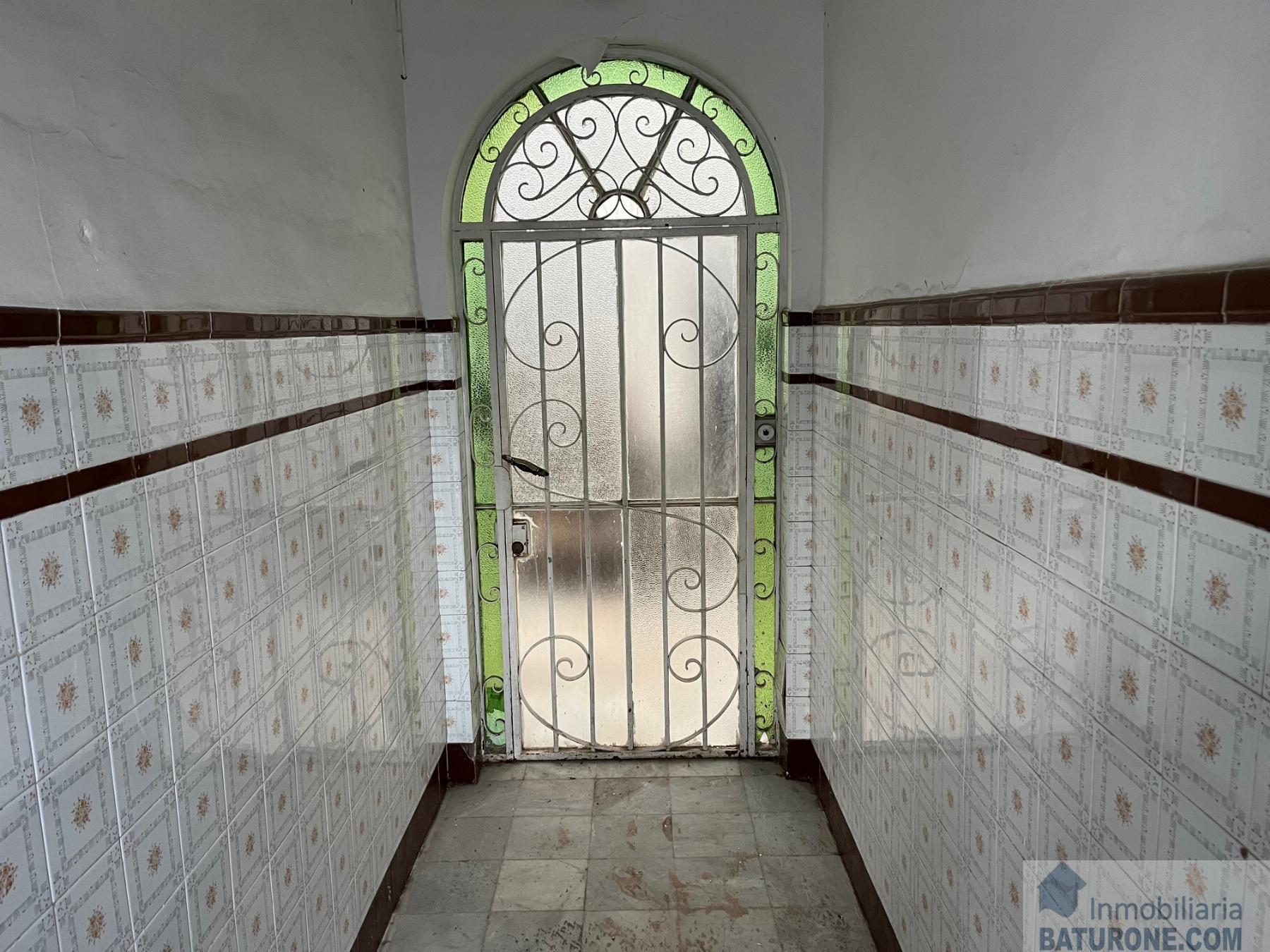 For sale of house in San Fernando