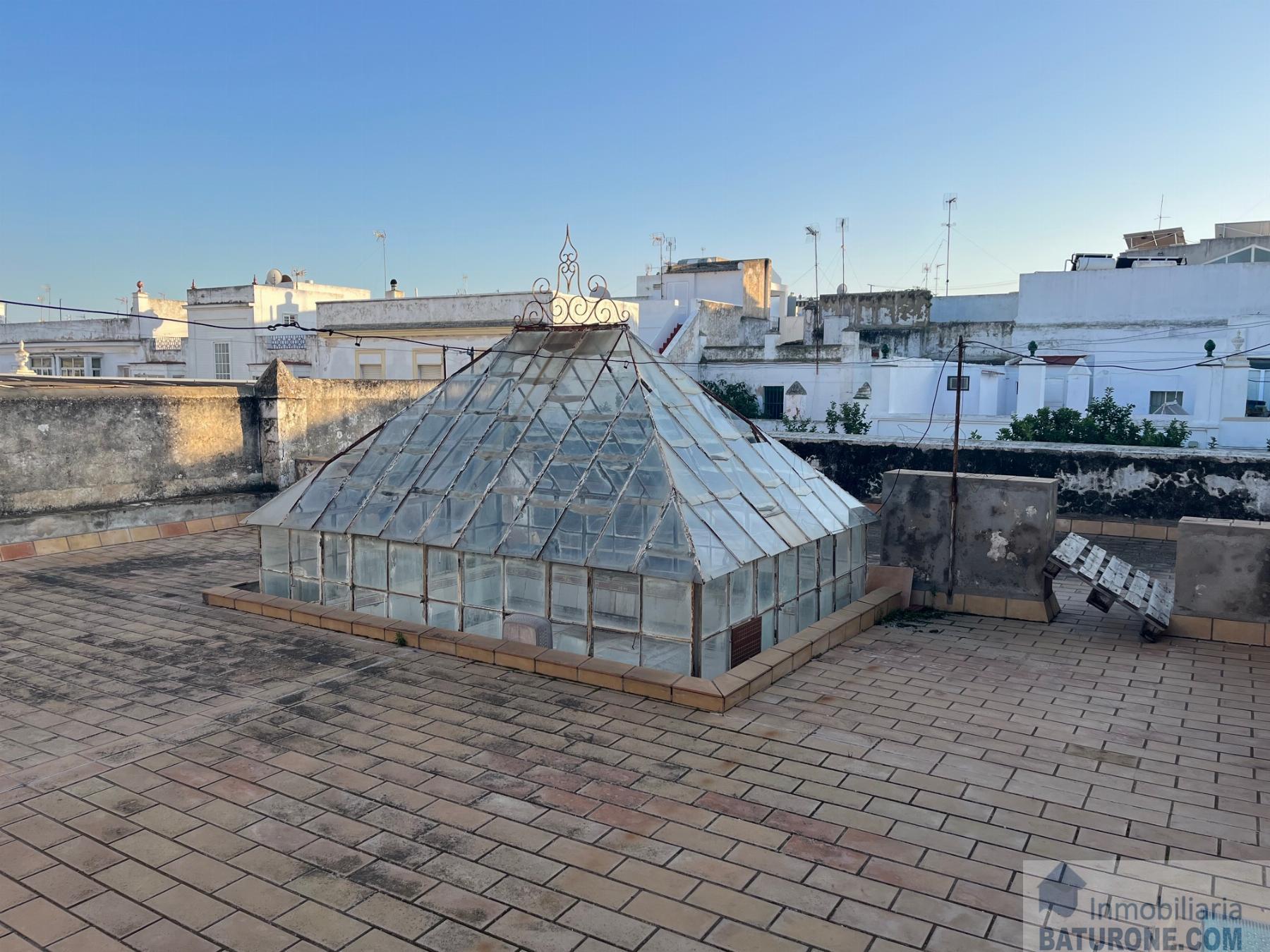 For sale of house in San Fernando