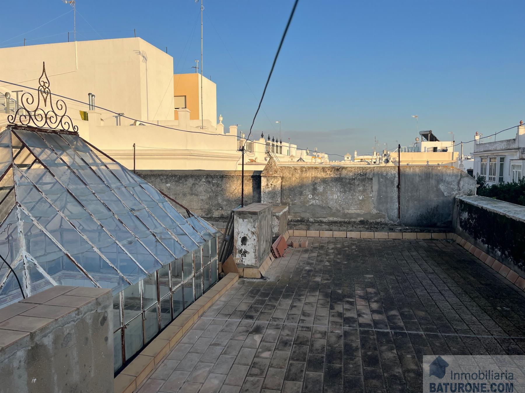 For sale of house in San Fernando