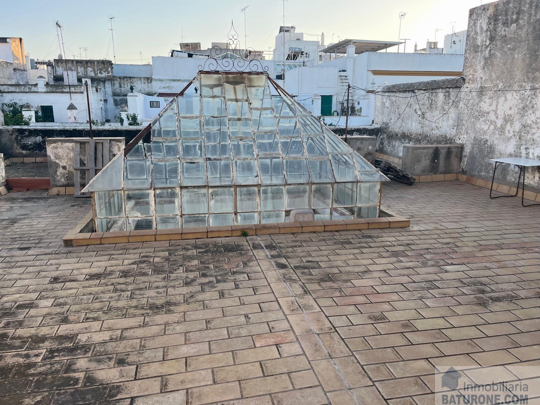 For sale of house in San Fernando