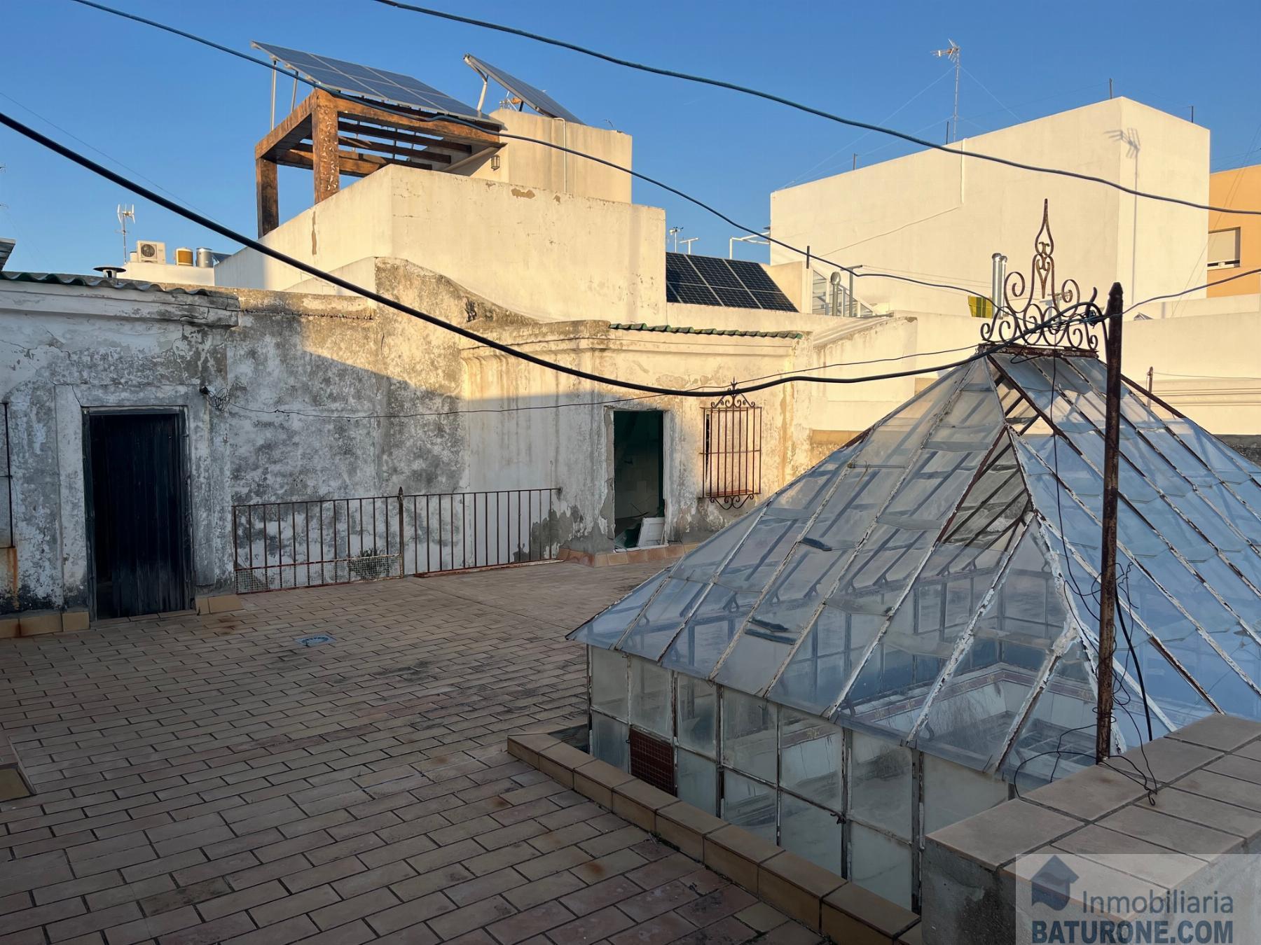 For sale of house in San Fernando