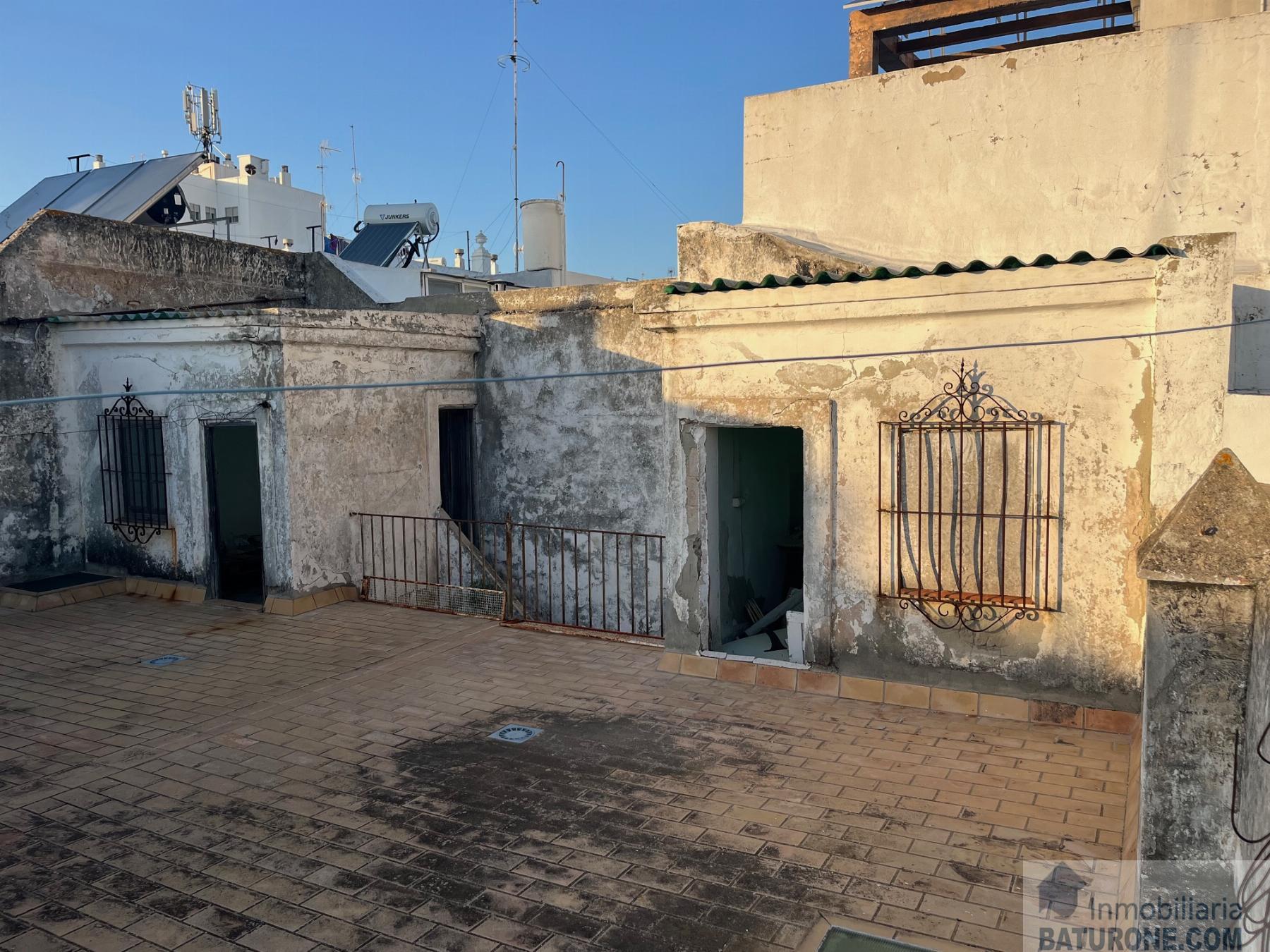 For sale of house in San Fernando